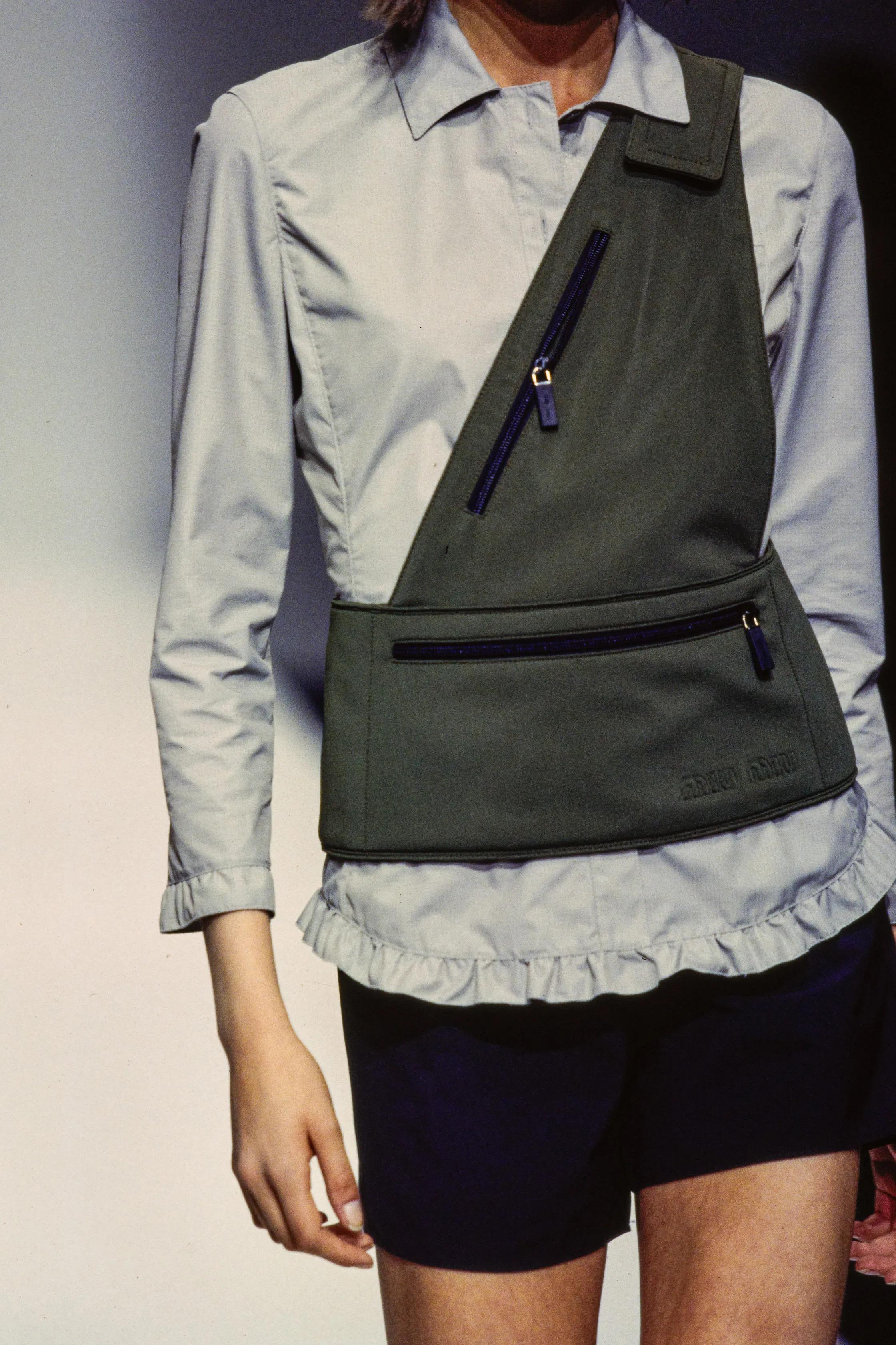S/S 1999 Miu Miu Runway&Campaign Olive Nylon Asymmetric Utility Bag en vente 2
