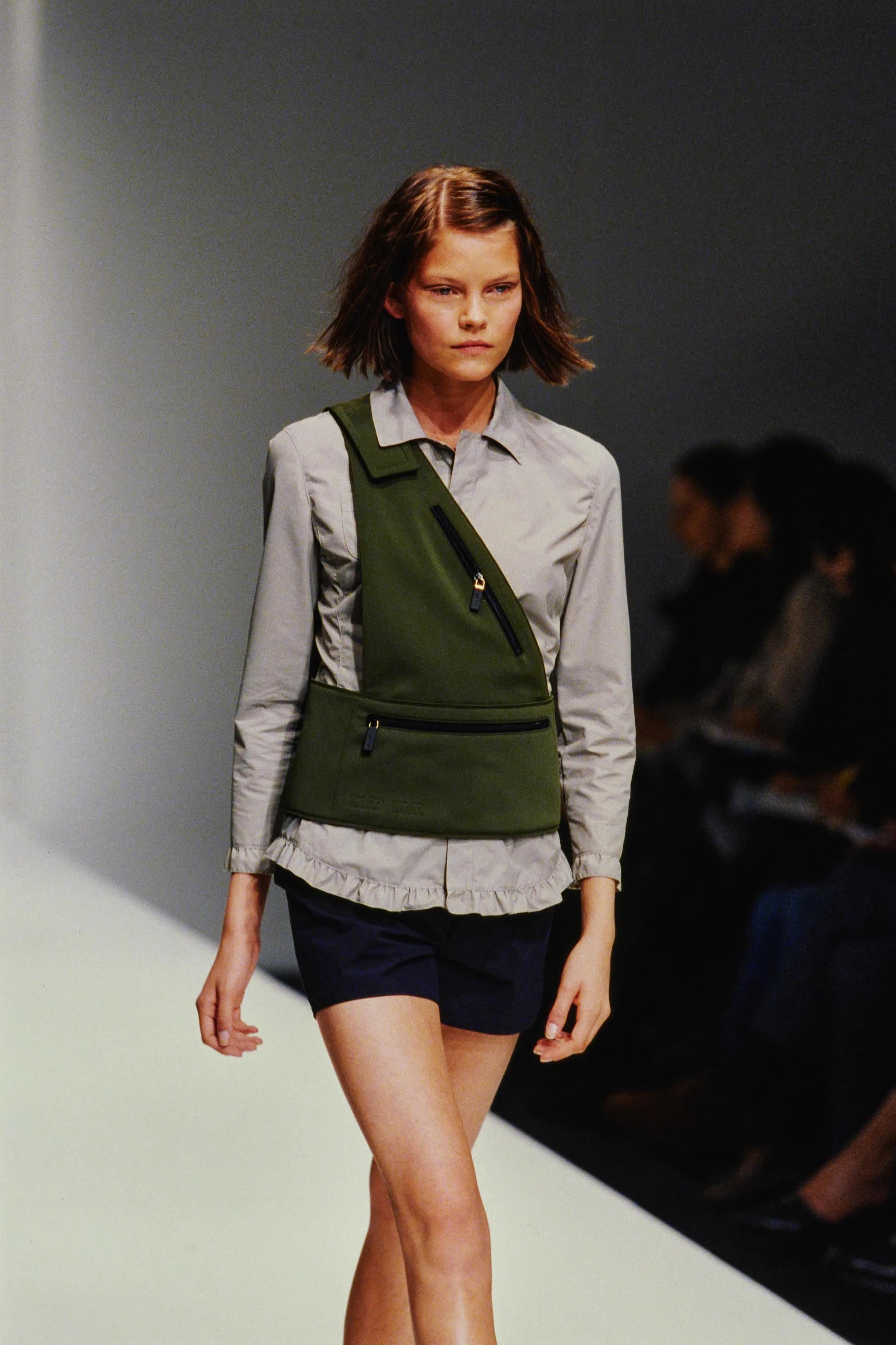 S/S 1999 Miu Miu Runway&Campaign Olive Nylon Asymmetric Utility Bag en vente 3