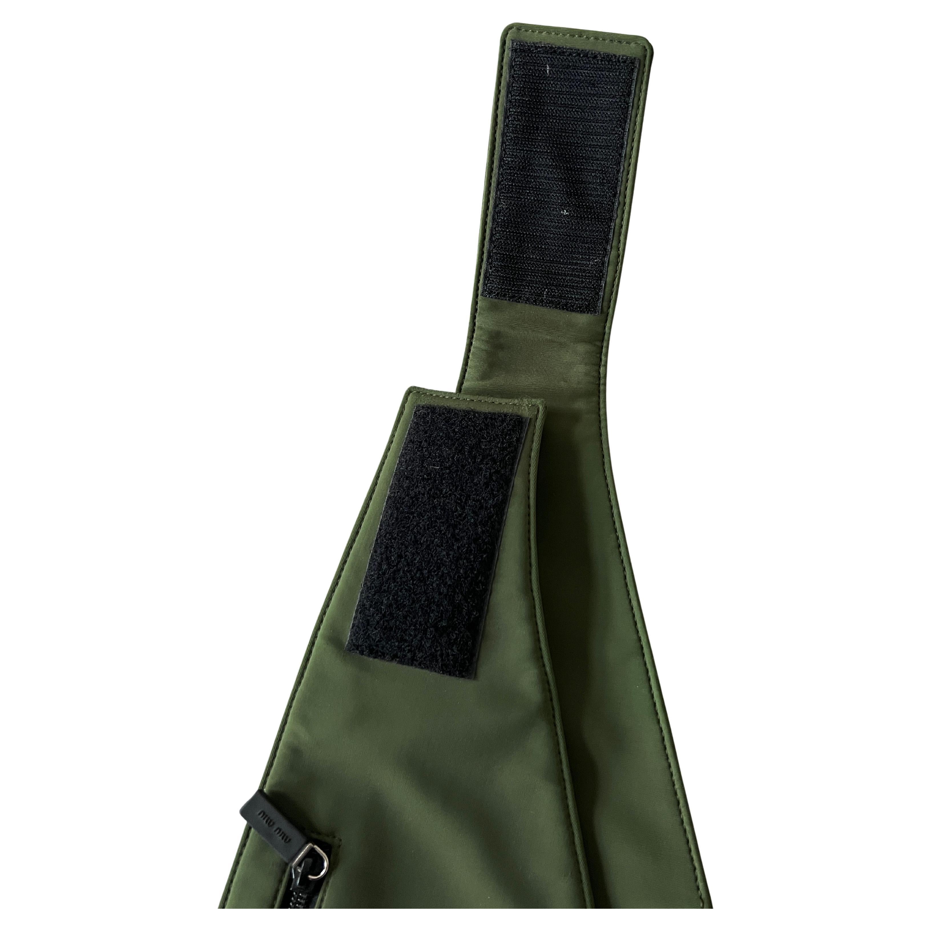 S/S 1999 Miu Miu Runway&Campaign Olive Nylon Asymmetric Utility Bag en vente 4