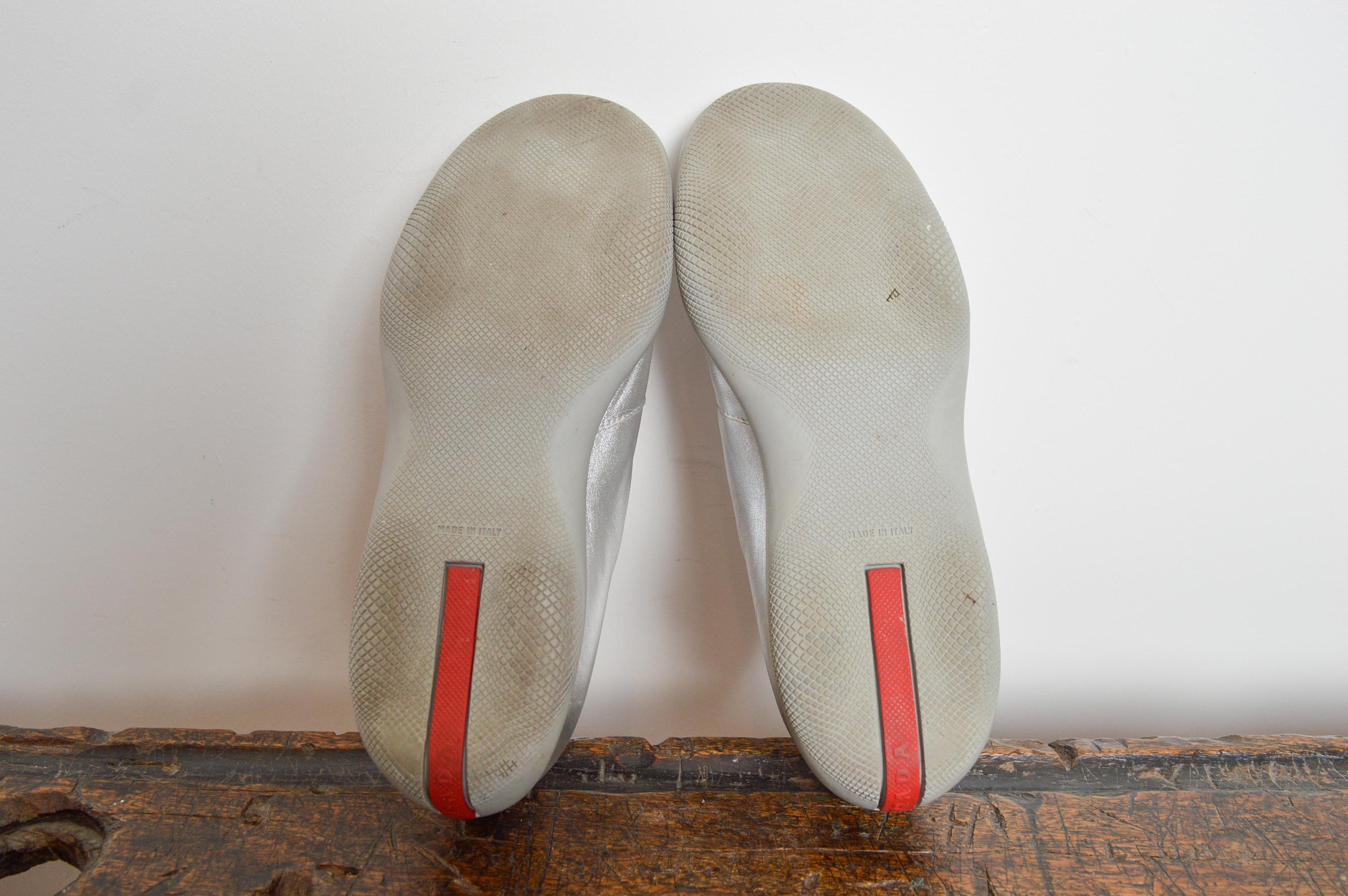 S/S 1999 PRADA Sport Futuristic Silver Leather Cups Metallic Trainers / Sneakers en venta 5