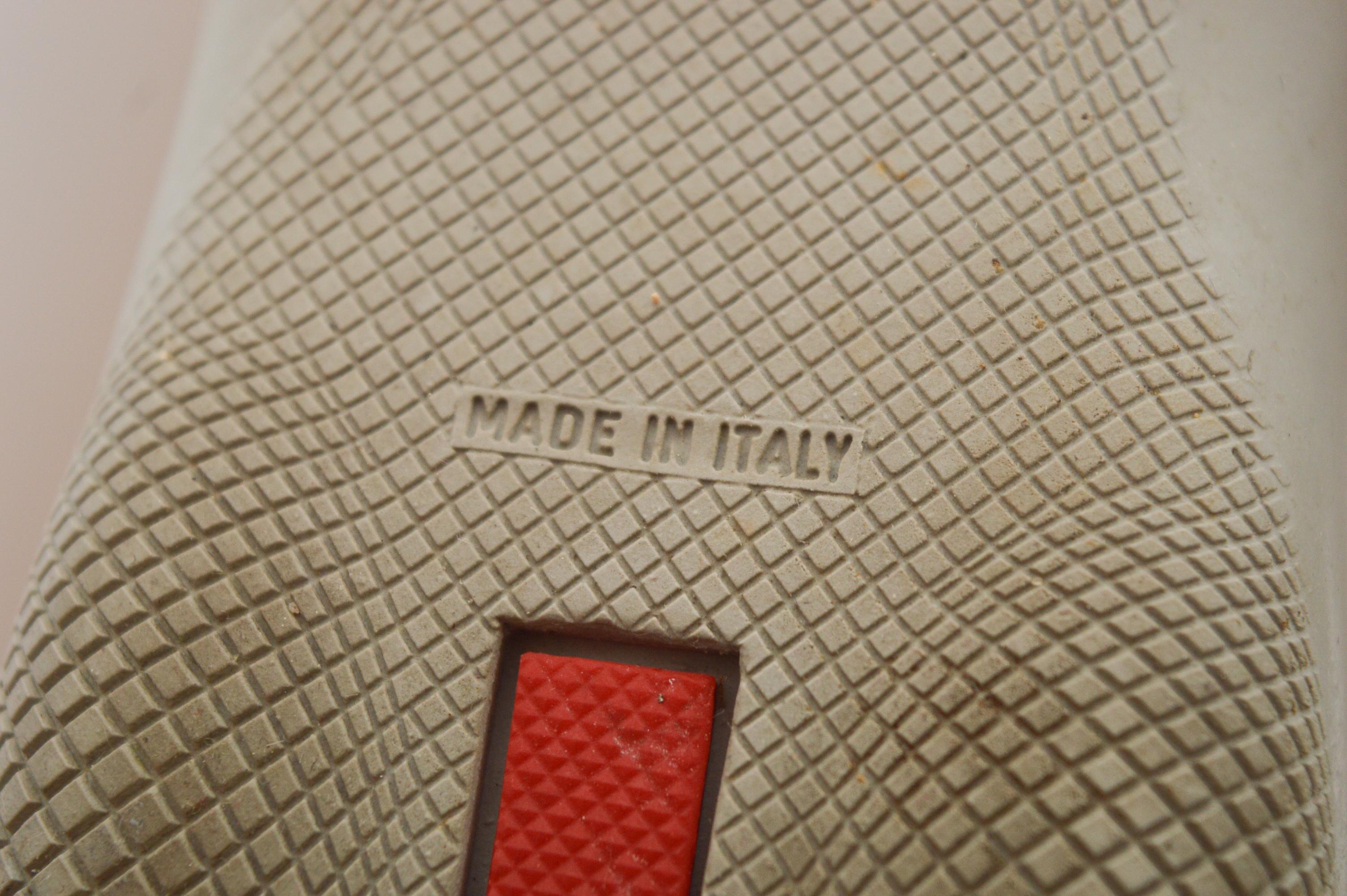 S/S 1999 PRADA Sport Futuristic Silver Leather Cups Metallic Trainers / Sneakers en venta 6