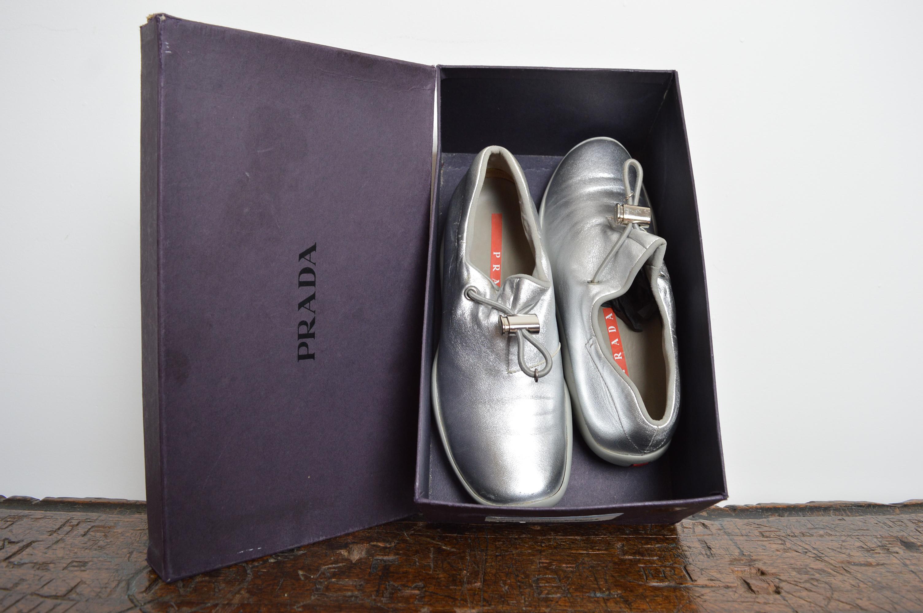 S/S 1999 PRADA Sport Futuristic Silver Leather Cups Metallic Trainers / Sneakers en venta 8
