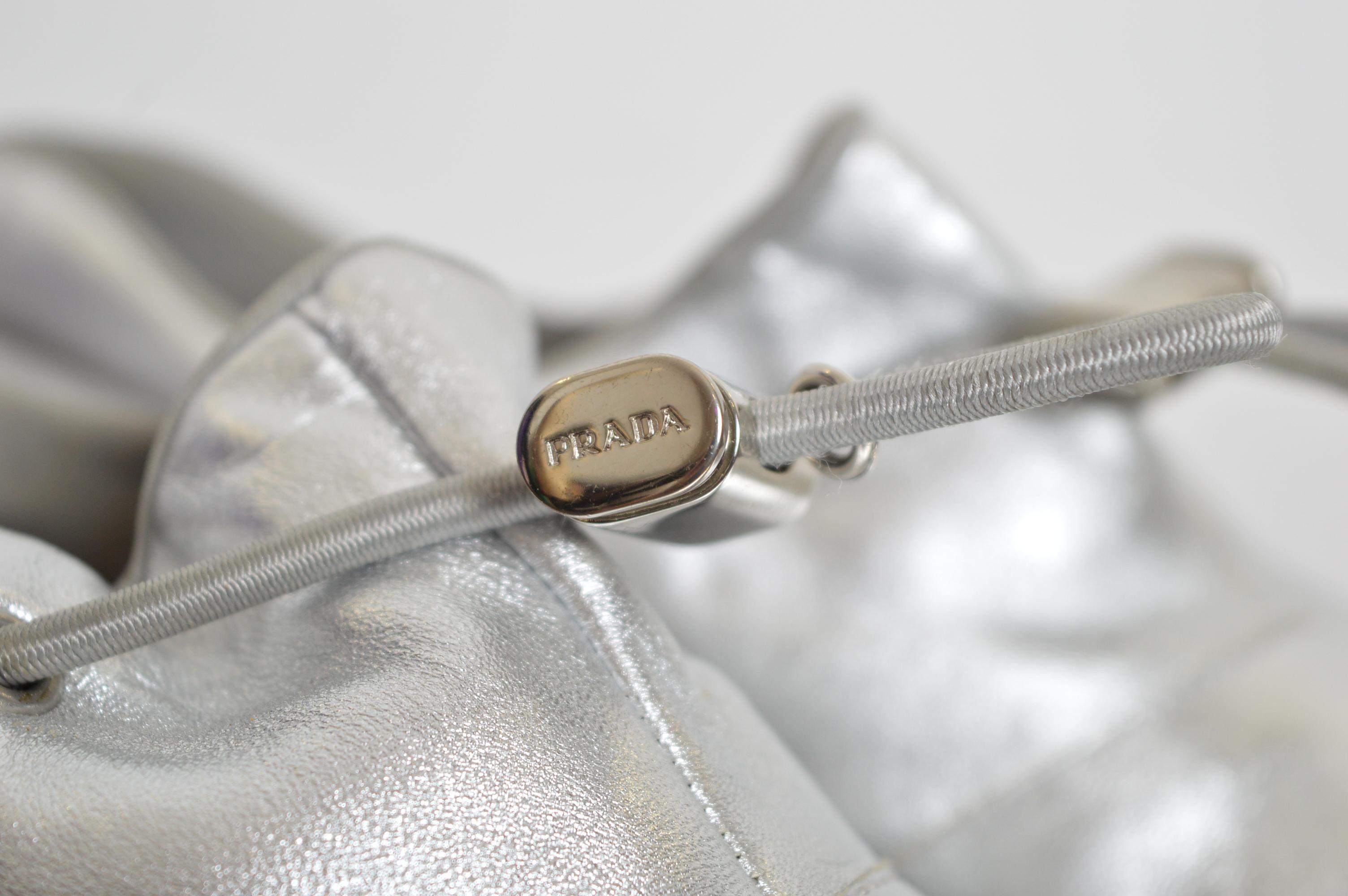 S/S 1999 PRADA Sport Futuristic Silver Leather Cups Metallic Trainers / Sneakers Plata en venta