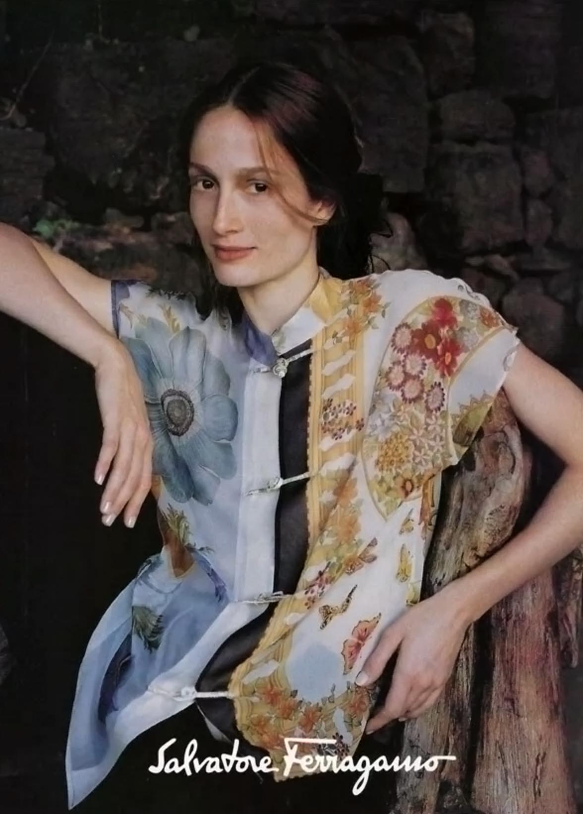 Beige Haut à fleurs multicolore en soie transparente Salvatore Ferragamo Runway Ad S/S 1999 en vente
