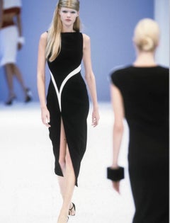 Vestido escultural con paneles en blanco y negro de Thierry Mugler, temporada primavera-verano 1999