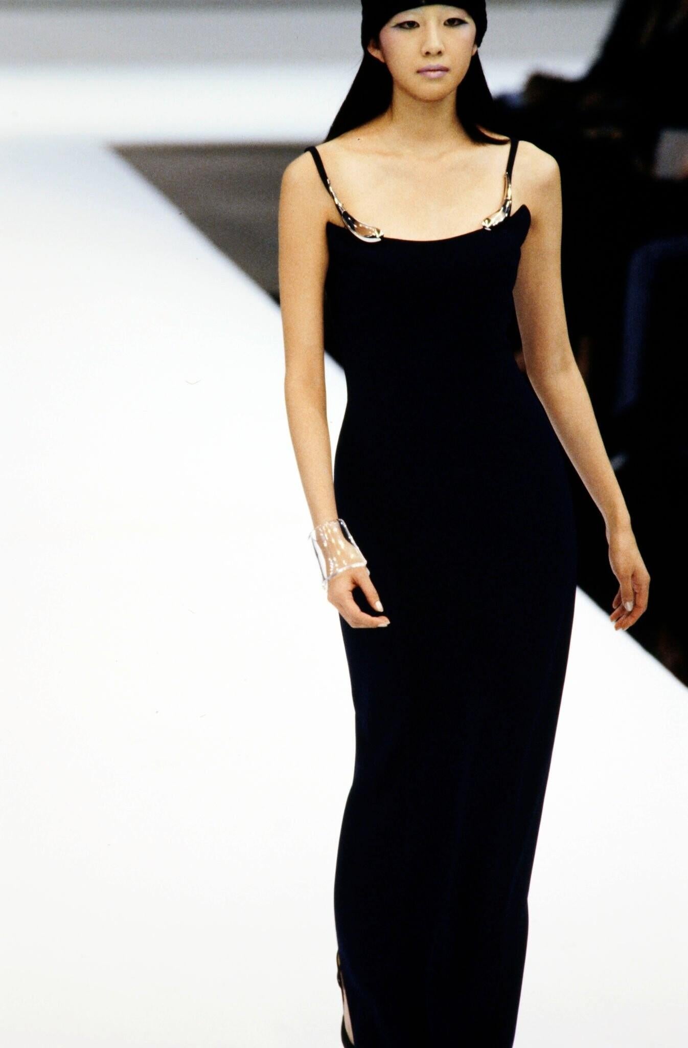 Abito da sera S/S 1999 Thierry Mugler - Spilla astratta scultorea con cinturino - Navy In condizioni buone in vendita a West Hollywood, CA