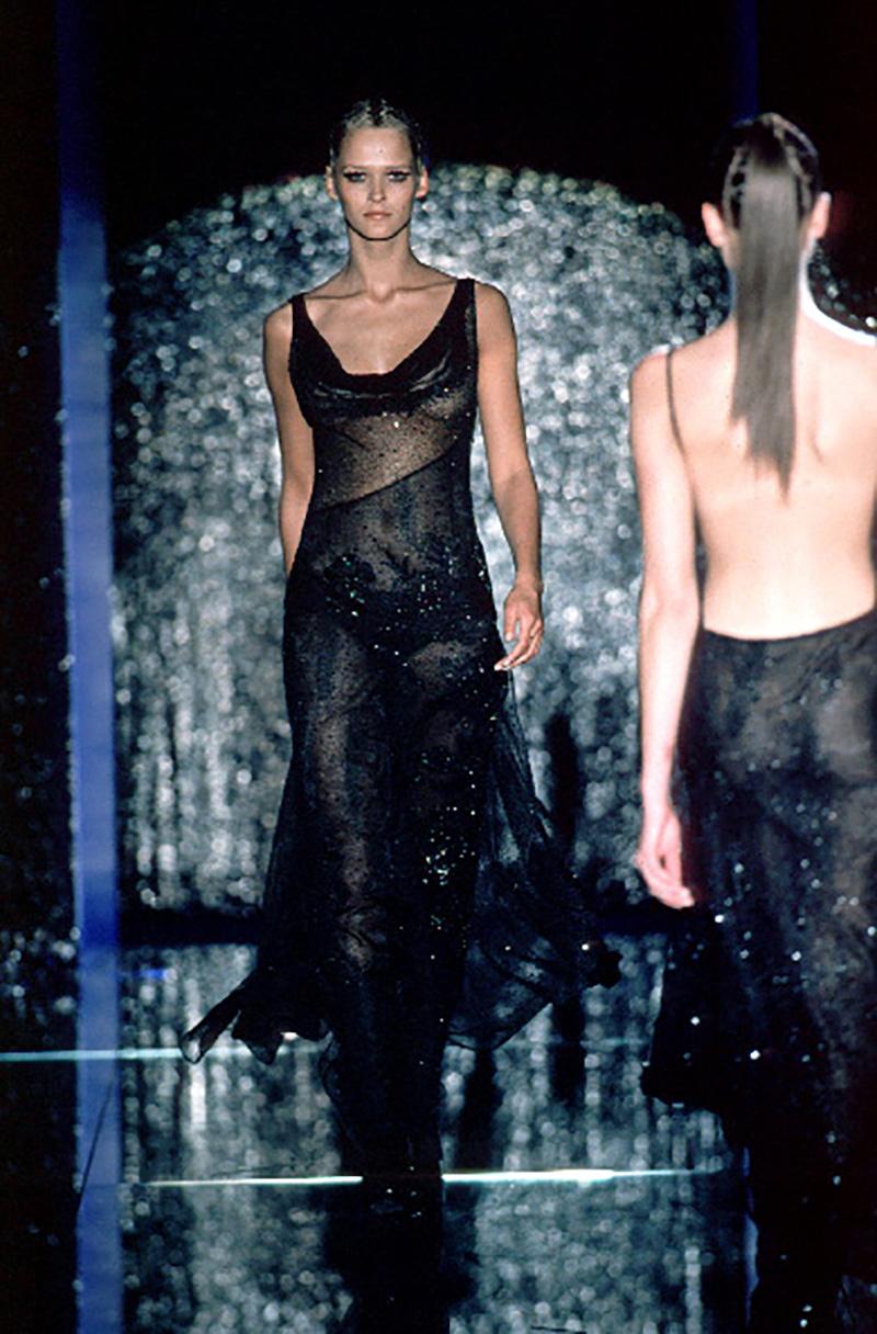 VERSACE ATELIER

BEADED GOWN FROM S/S 1999 COLLECTION

Actual Runway sample worn by Carmen Kaas

Color: Black 

Retail back in 1999 was $57,600

IT Size  38 - US 4

length 62