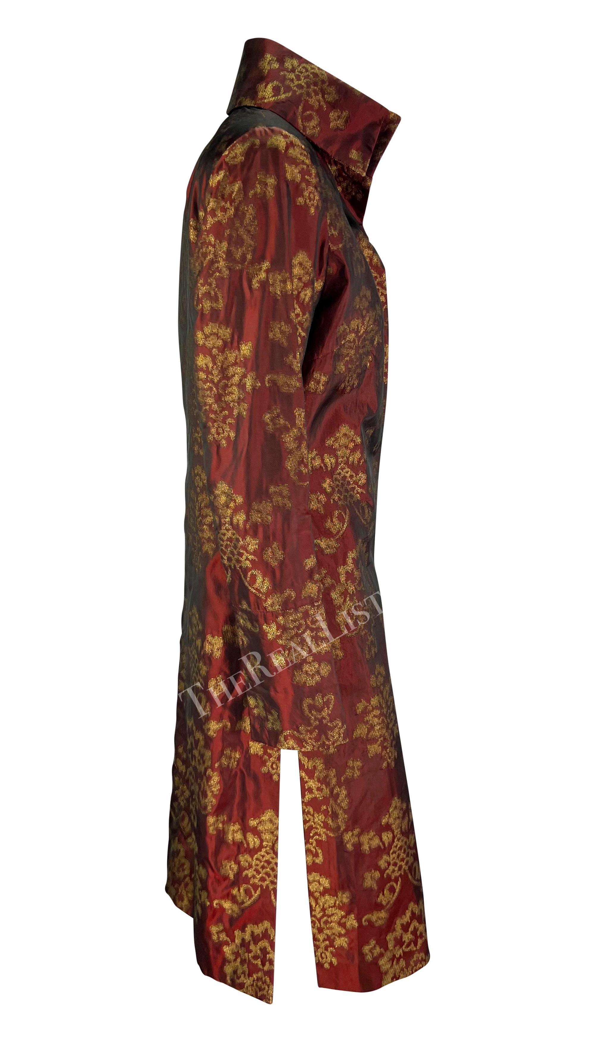 F/S 2000 Dolce & Gabbana Burgunderfarbener, langer, gewebter Satin-Jacquard-Mantel aus Gold im Angebot 5