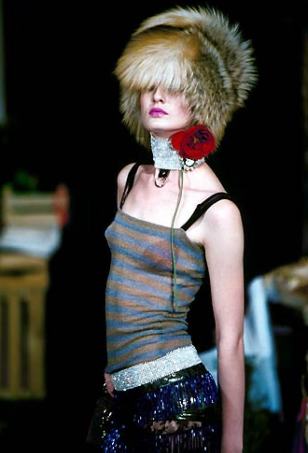 P/E 2000 Dolce & Gabbana Runway Ad Red Fox Fur Oversized Pill Box Hat in vendita 5