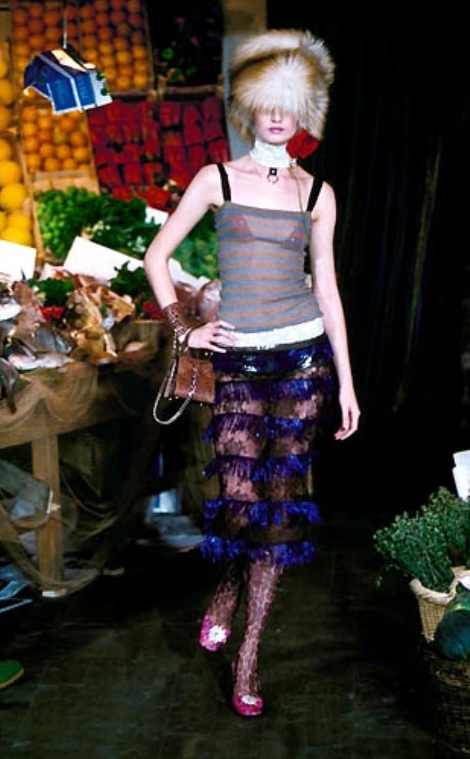 P/E 2000 Dolce & Gabbana Runway Ad Red Fox Fur Oversized Pill Box Hat in vendita 4
