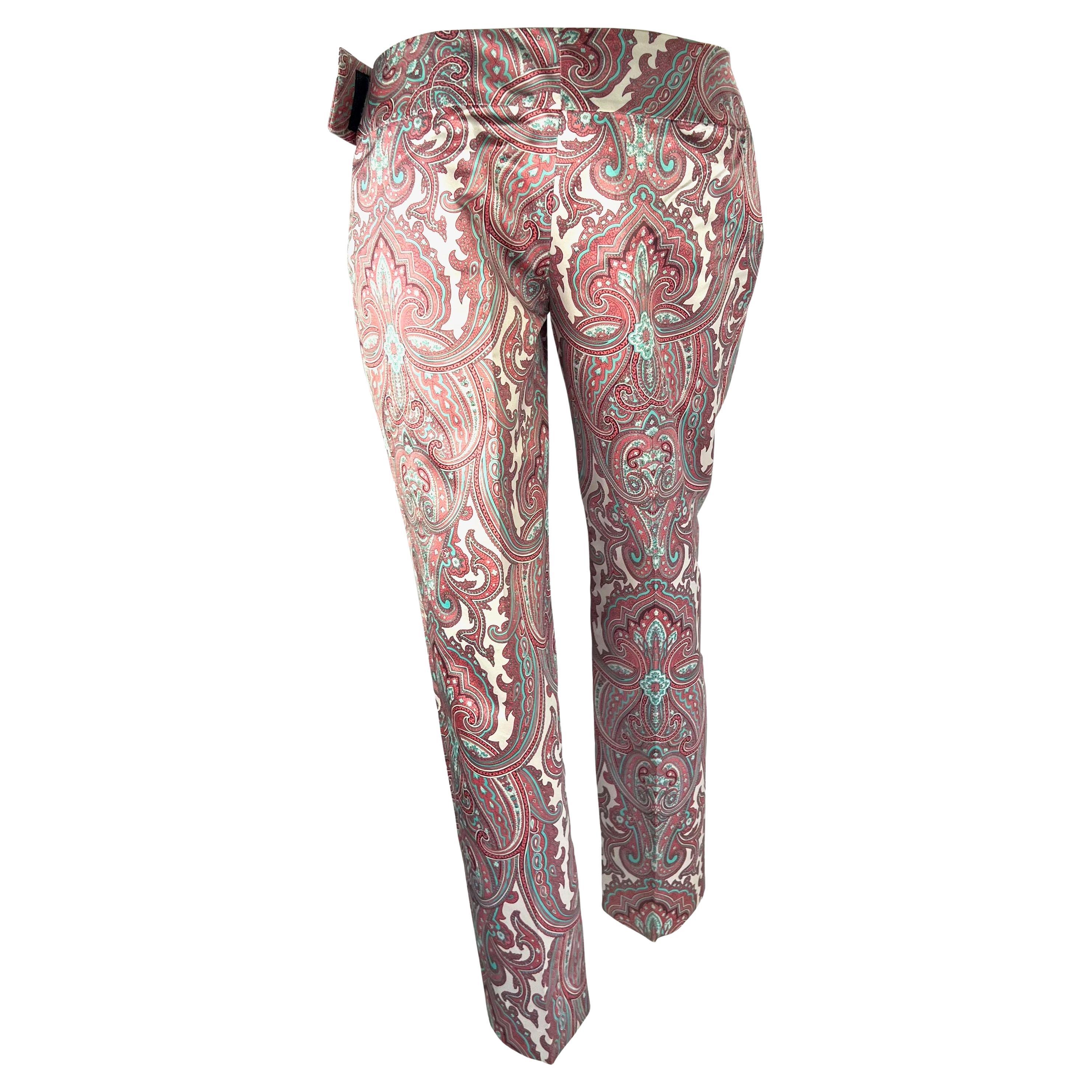 S/S 2000 Dolce & Gabbana Pantalón corto con estampado de cachemira en satén rosa blanco en venta 1