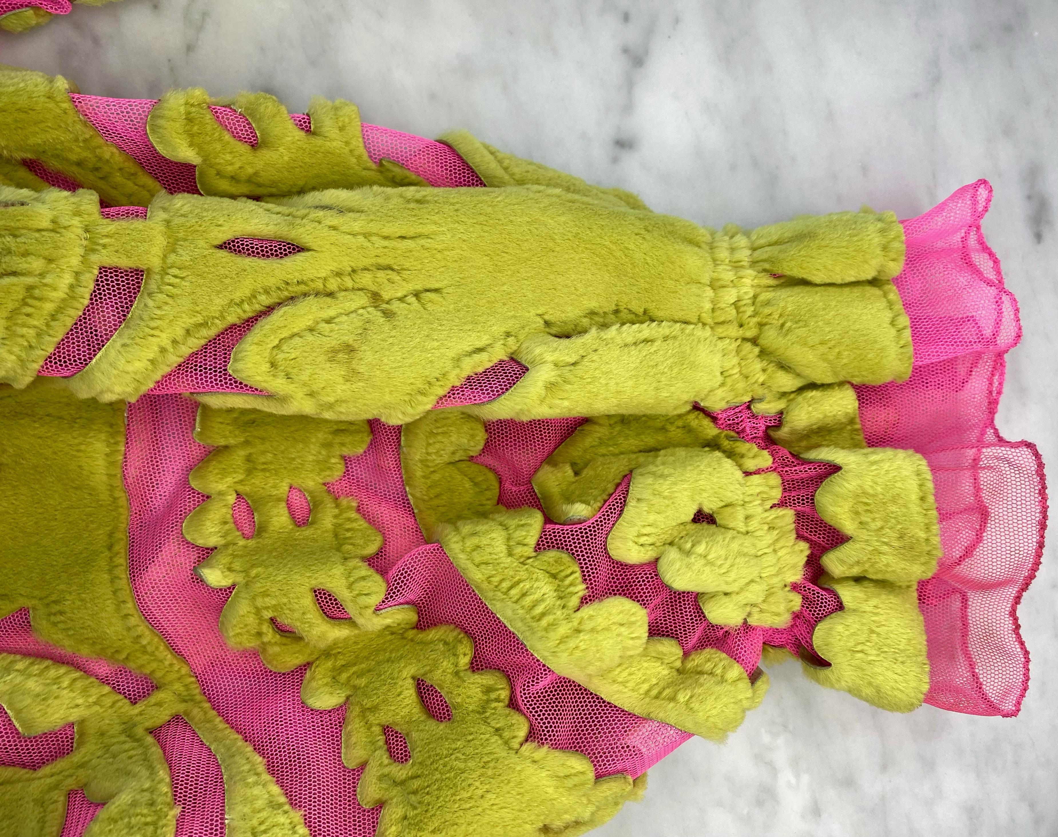 S/S 2000 Fendi by Karl Lagerfeld Neon Pink Blouse with Green Rabbit Fur Accents In Good Condition For Sale In West Hollywood, CA