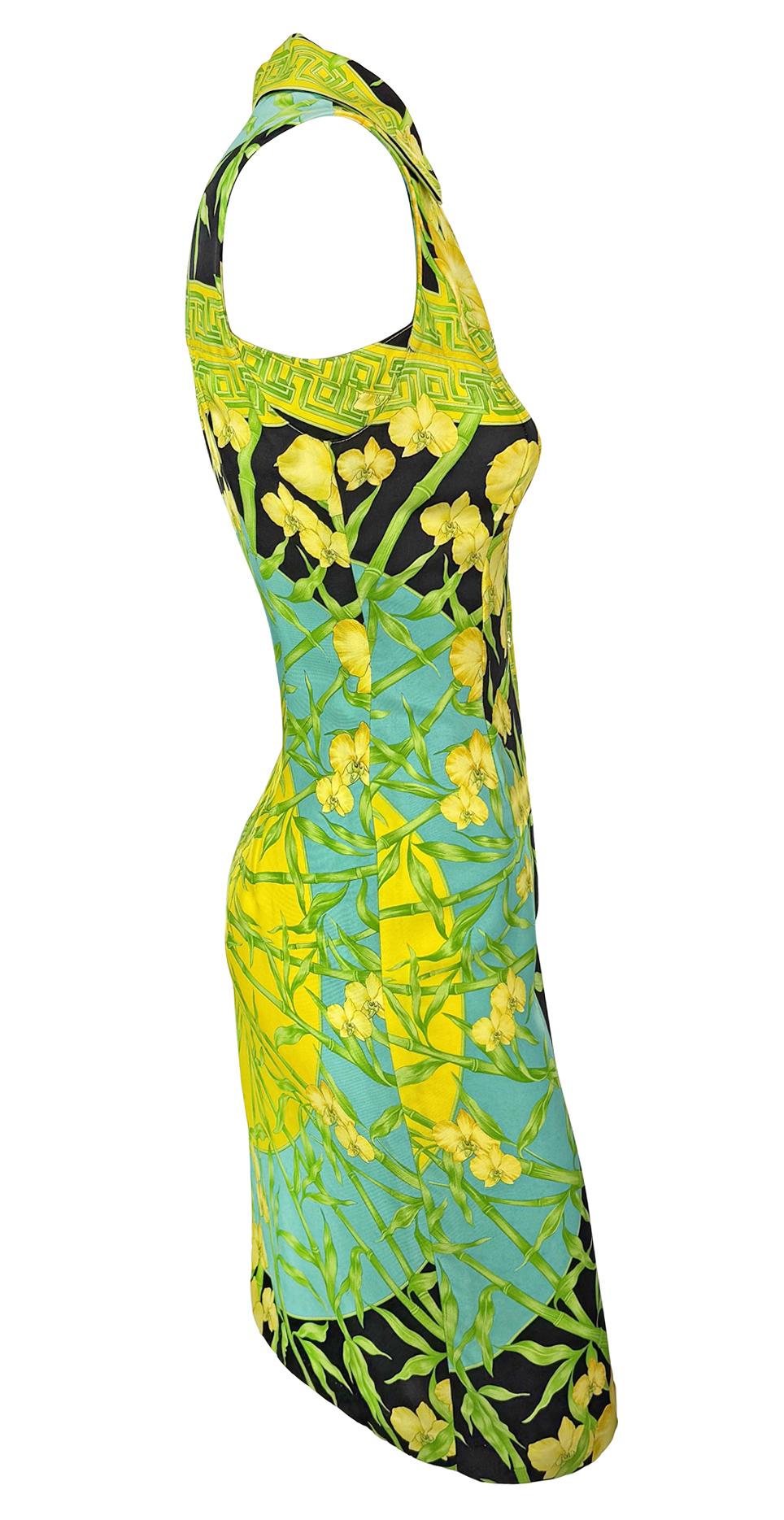 F/S 2000 Gianni Versace by Donatella Medusa Orchideendruck Kristall-Kleid mit Knopfleiste im Angebot 1