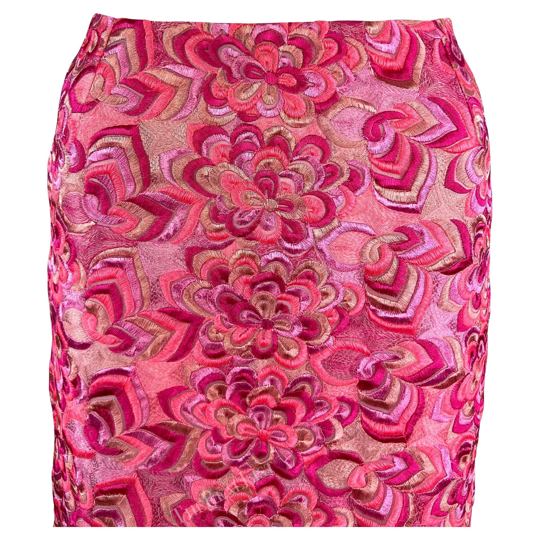 S/S 2000 Gianni Versace by Donatella Falda Bordada Floral Rosa Neón en Excelente estado para la venta en West Hollywood, CA