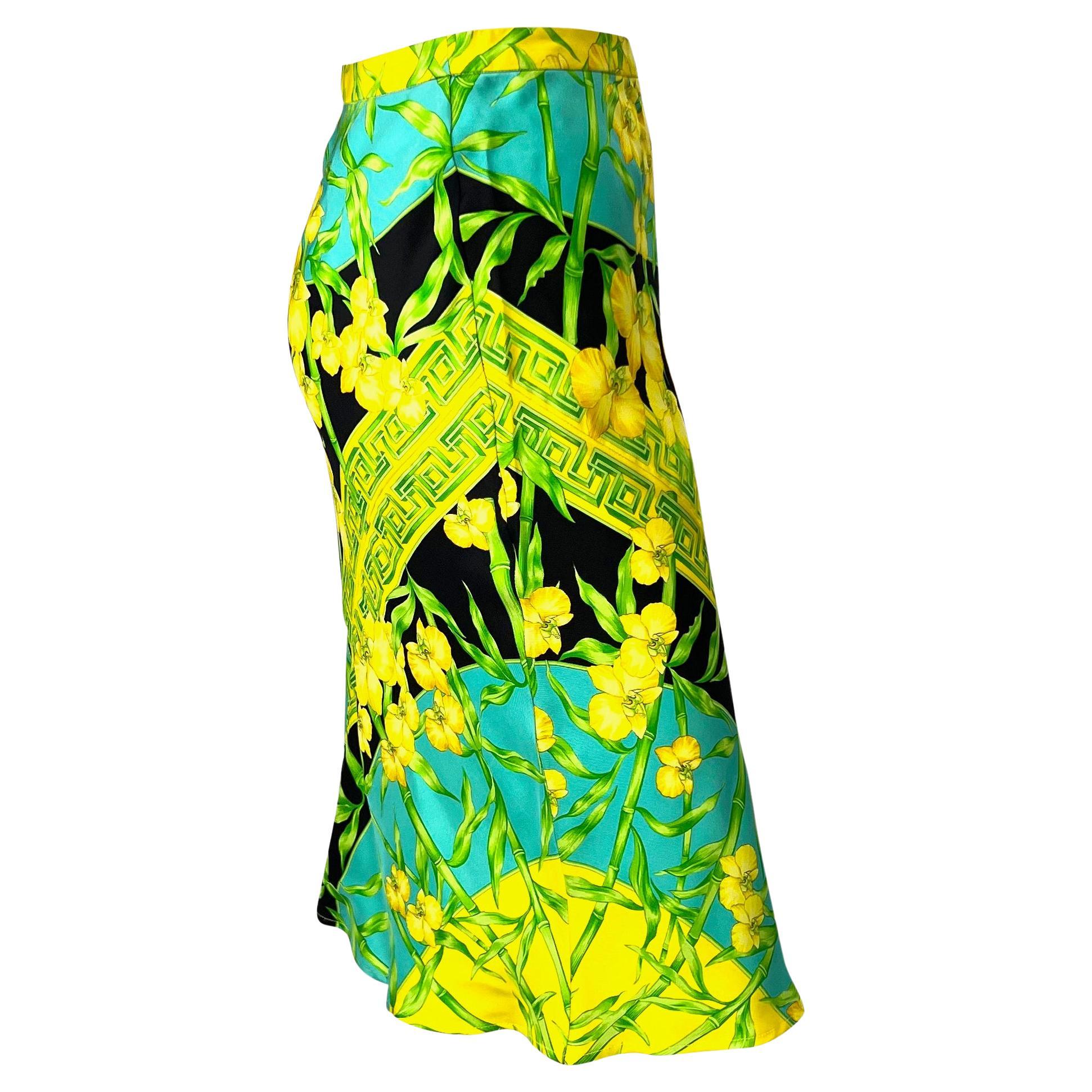 S/S 2000 Gianni Versace by Donatella Orchid Greek Key Jungle Print Silk Skirt In Excellent Condition For Sale In West Hollywood, CA