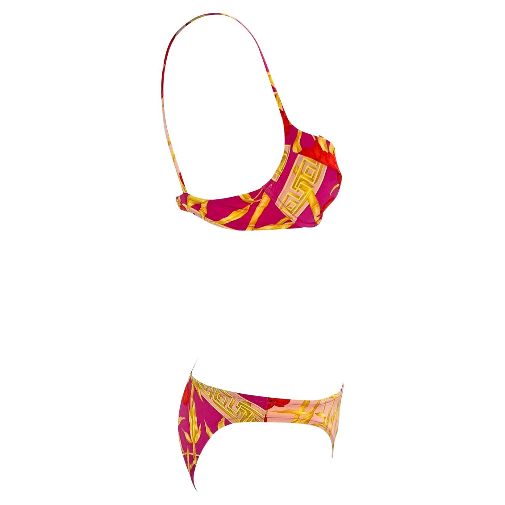 S/S 2000 Gianni Versace by Donatella Pink Medusa Orchid Bikini Swimsuit Set In Good Condition For Sale In West Hollywood, CA