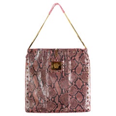 Anuncio de Pasarela S/S 2000 Gianni Versace by Donatella Versace Bolso plano grande de pitón rosa