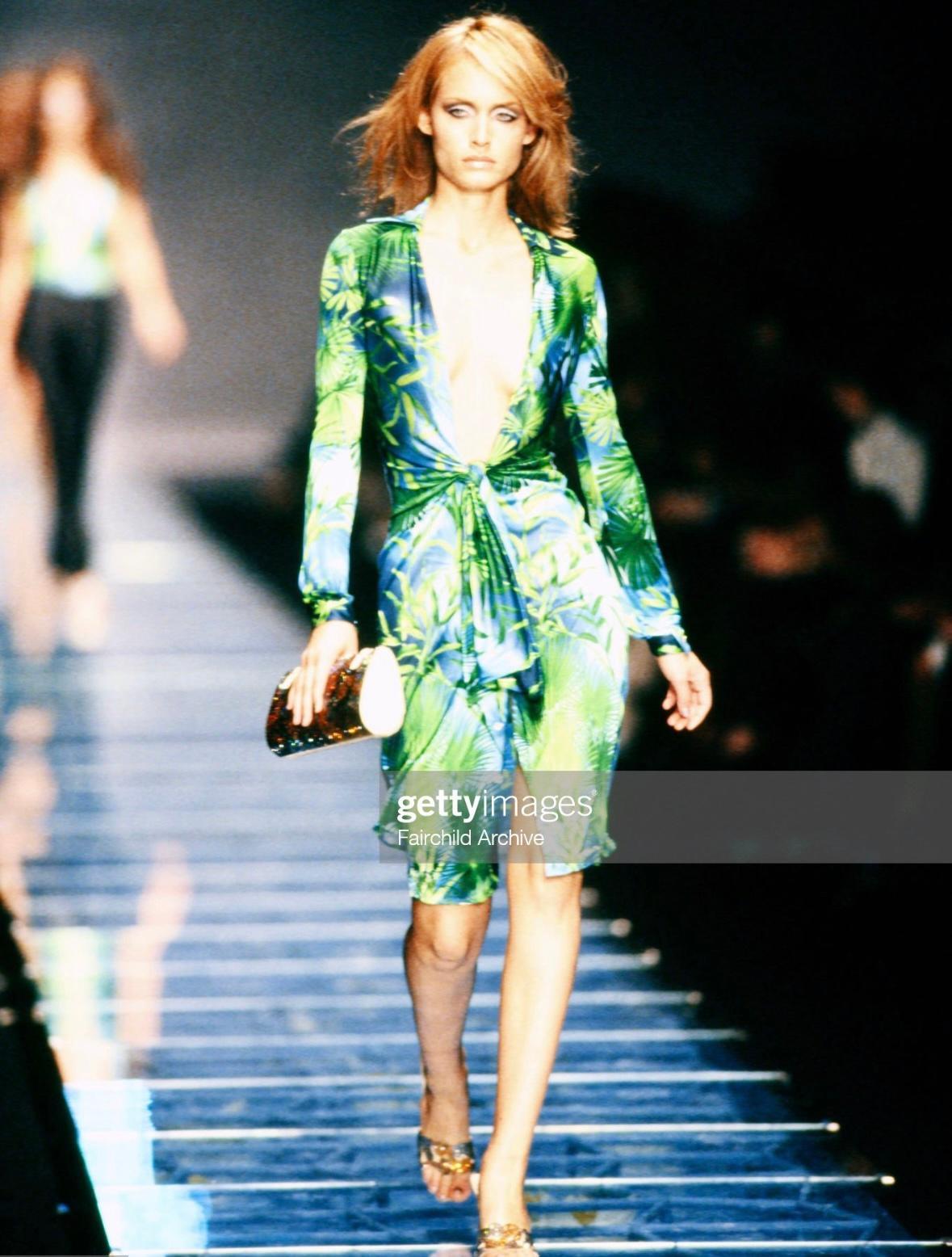 P/E 2000 Gianni Versace by Donatella Versace Runway Pochette con strass astratti in oro in vendita 1