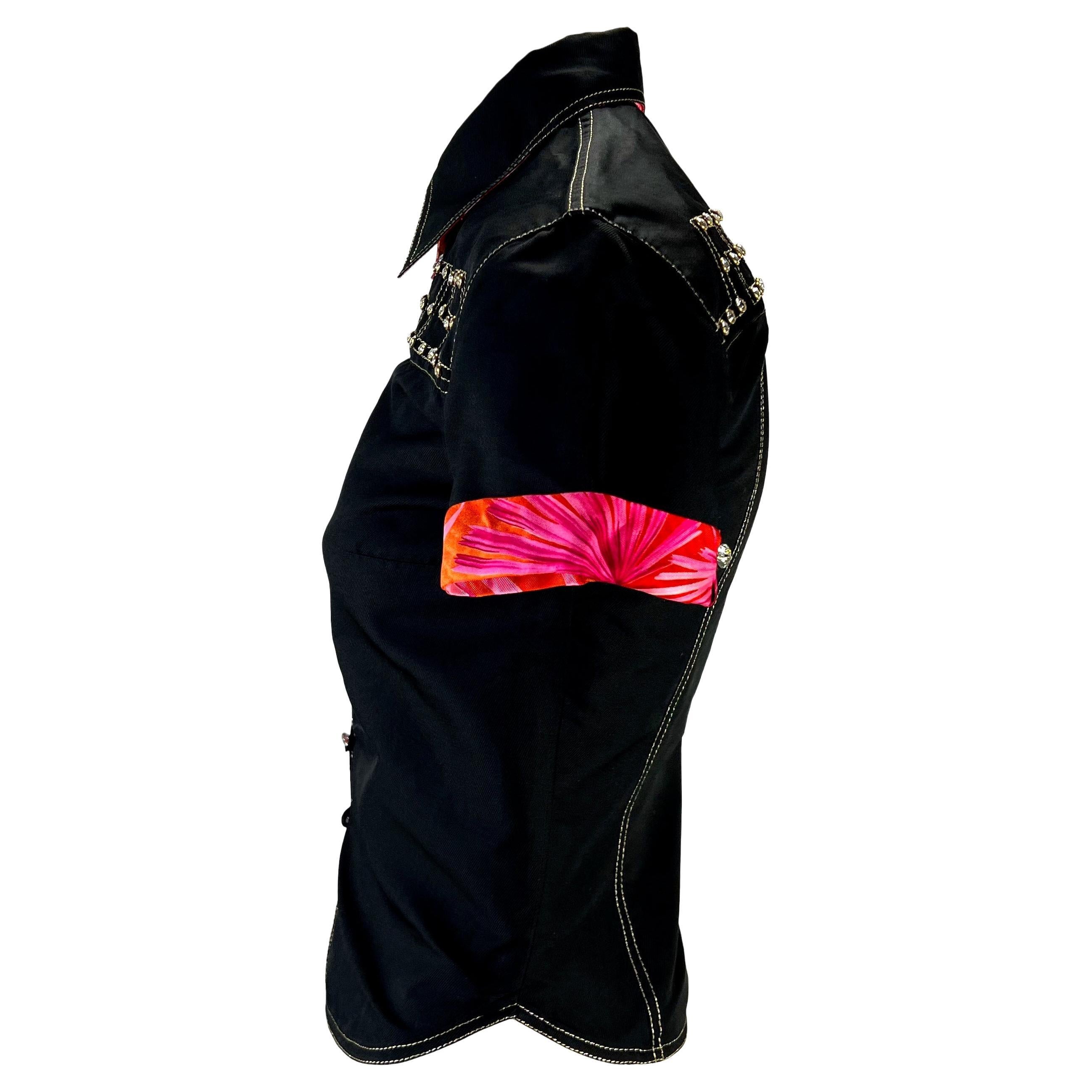 De las mujeres S/S 2000 Gianni Versace by Donatella Versace Pasarela Top rosa con estampado de jungla y pedrería en venta