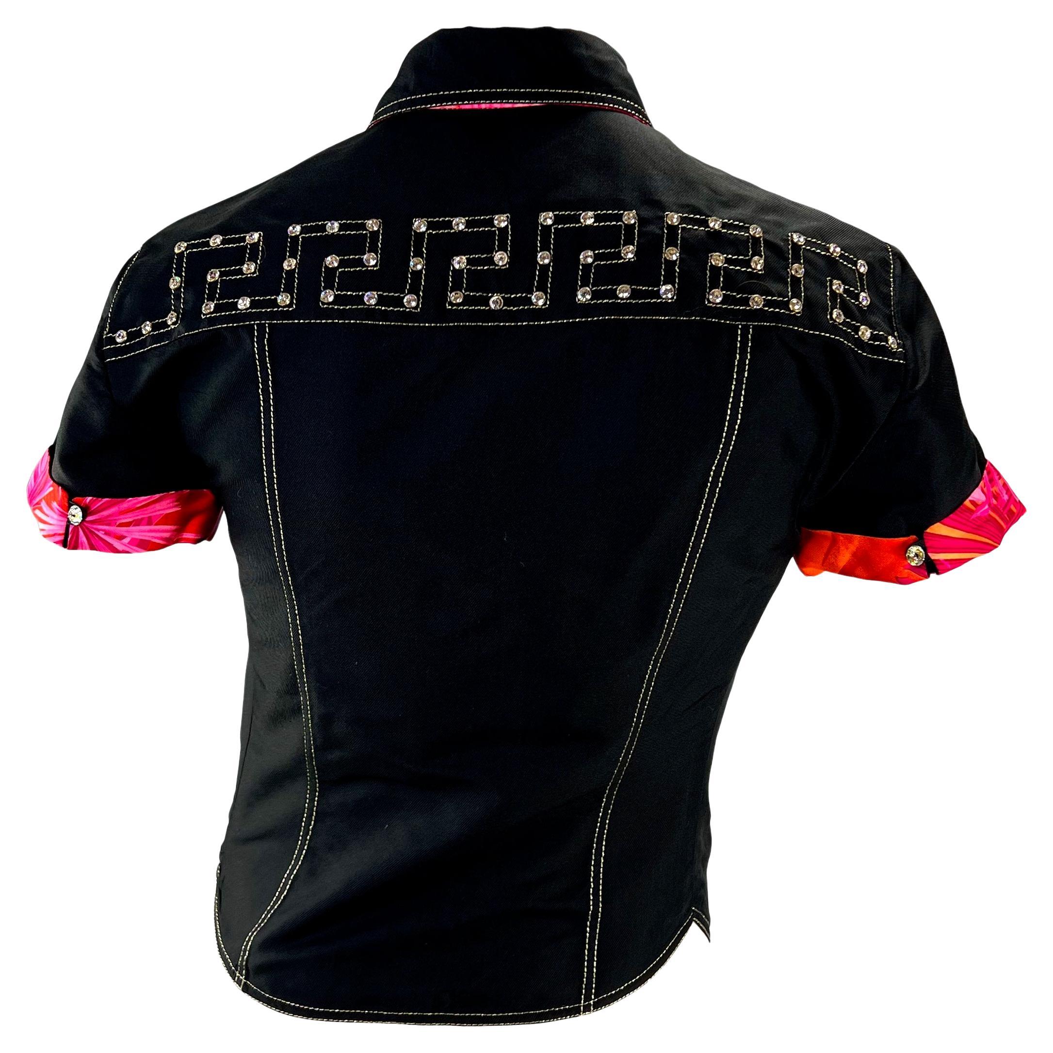 S/S 2000 Gianni Versace by Donatella Versace Pasarela Top rosa con estampado de jungla y pedrería en venta 1