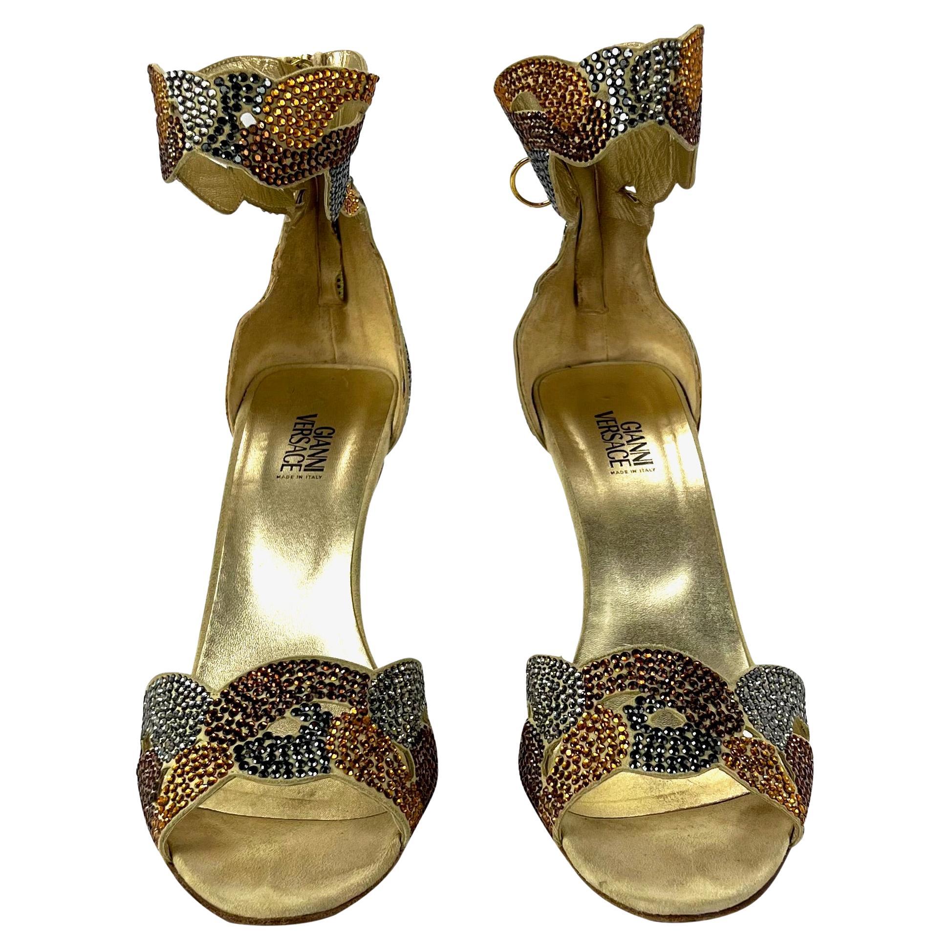 S/S 2000 Gianni Versace by Donatella Versace Crystal Pump Size 39 In Good Condition For Sale In West Hollywood, CA