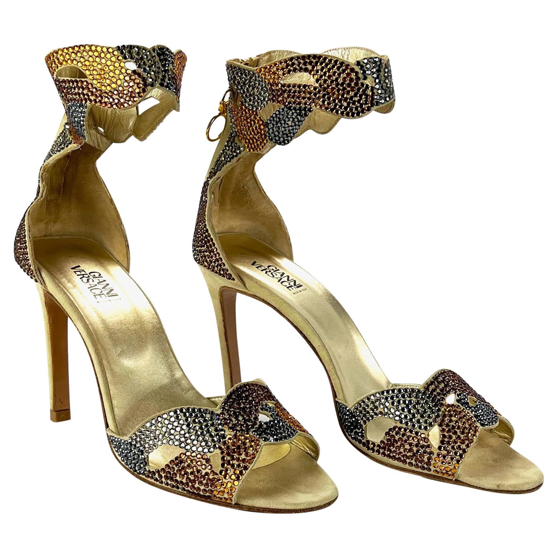 S/S 2000 Gianni Versace by Donatella Versace Crystal Pump Size 39 For Sale 1