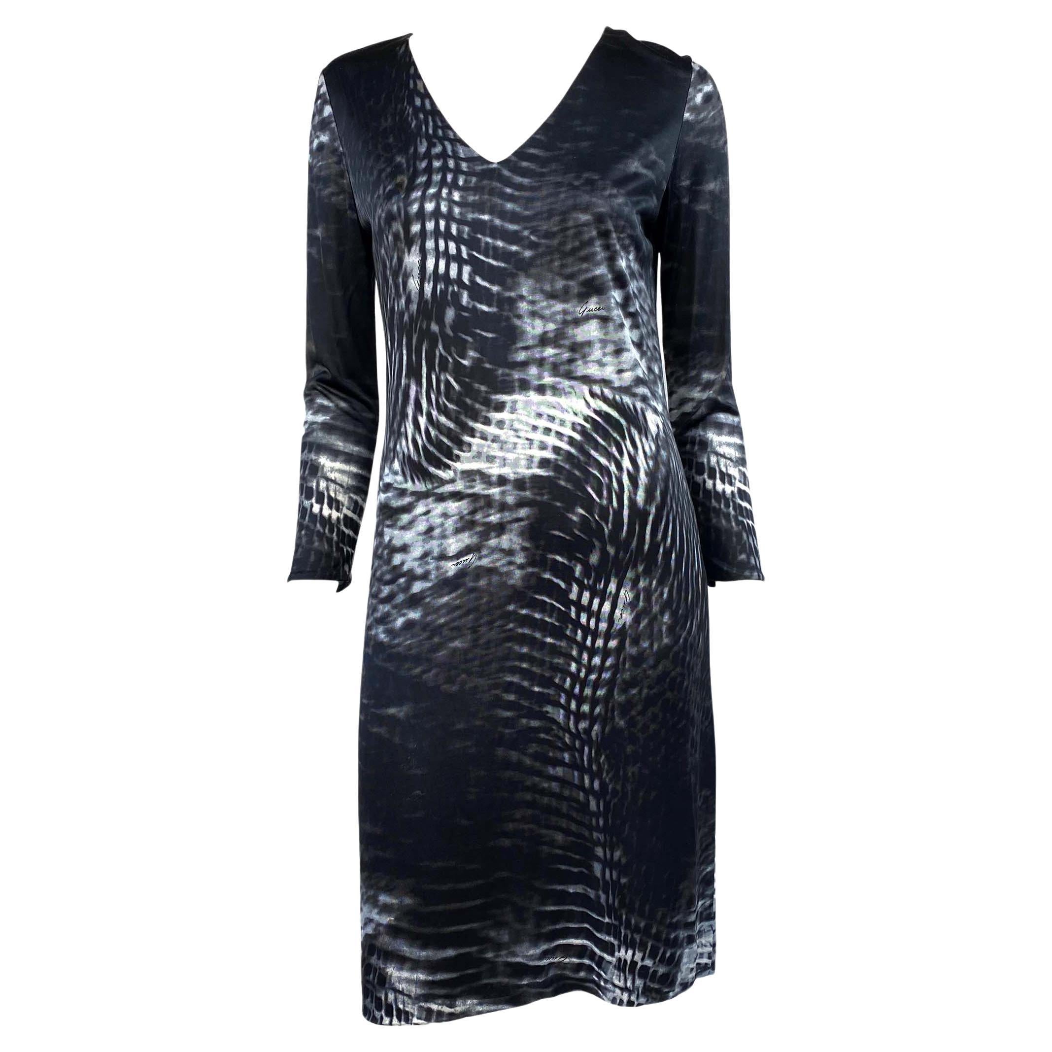 F/S 2000 Gucci by Tom Ford Abstraktes Kleid aus Viskose mit V-Ausschnitt und abstraktem Druck im Angebot