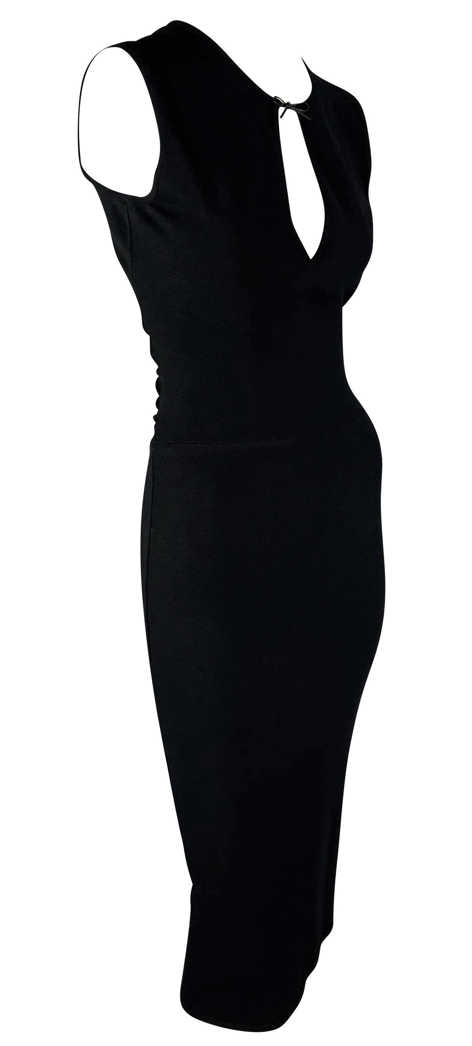 F/S 2000 Gucci by Tom Ford Schwarzes ärmelloses Kleid aus Stretch-Strick mit Lederschleife im Angebot 3