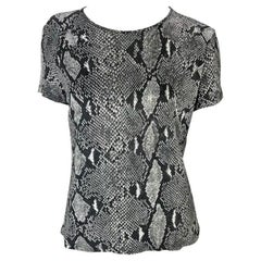 S/S 2000 Gucci by Tom Ford Camiseta de viscosa negra blanca con logotipo de serpiente Y2K