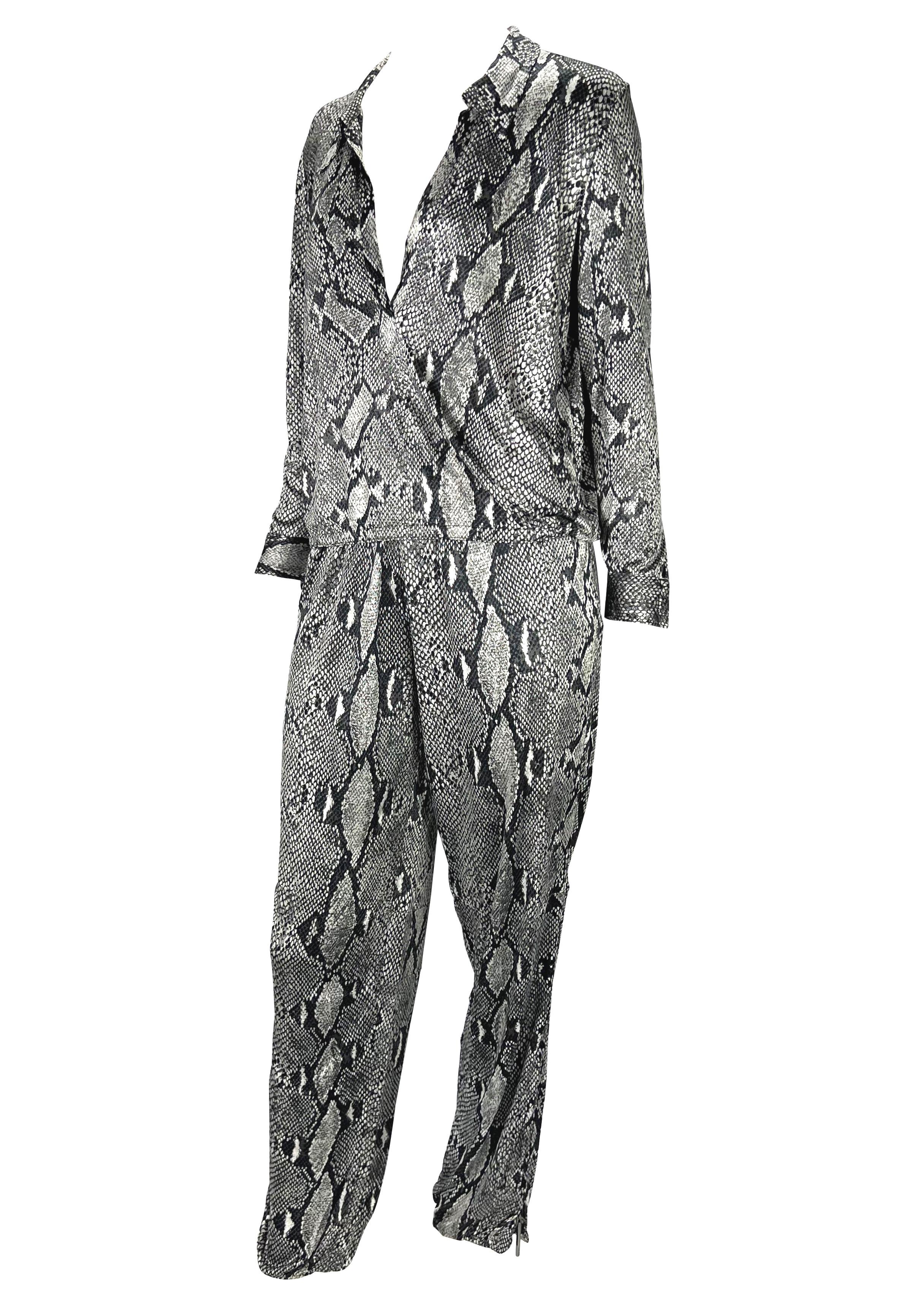 Women's S/S 2000 Gucci by Tom Ford Black White Snakeskin Logo Print Viscose Pant Set For Sale