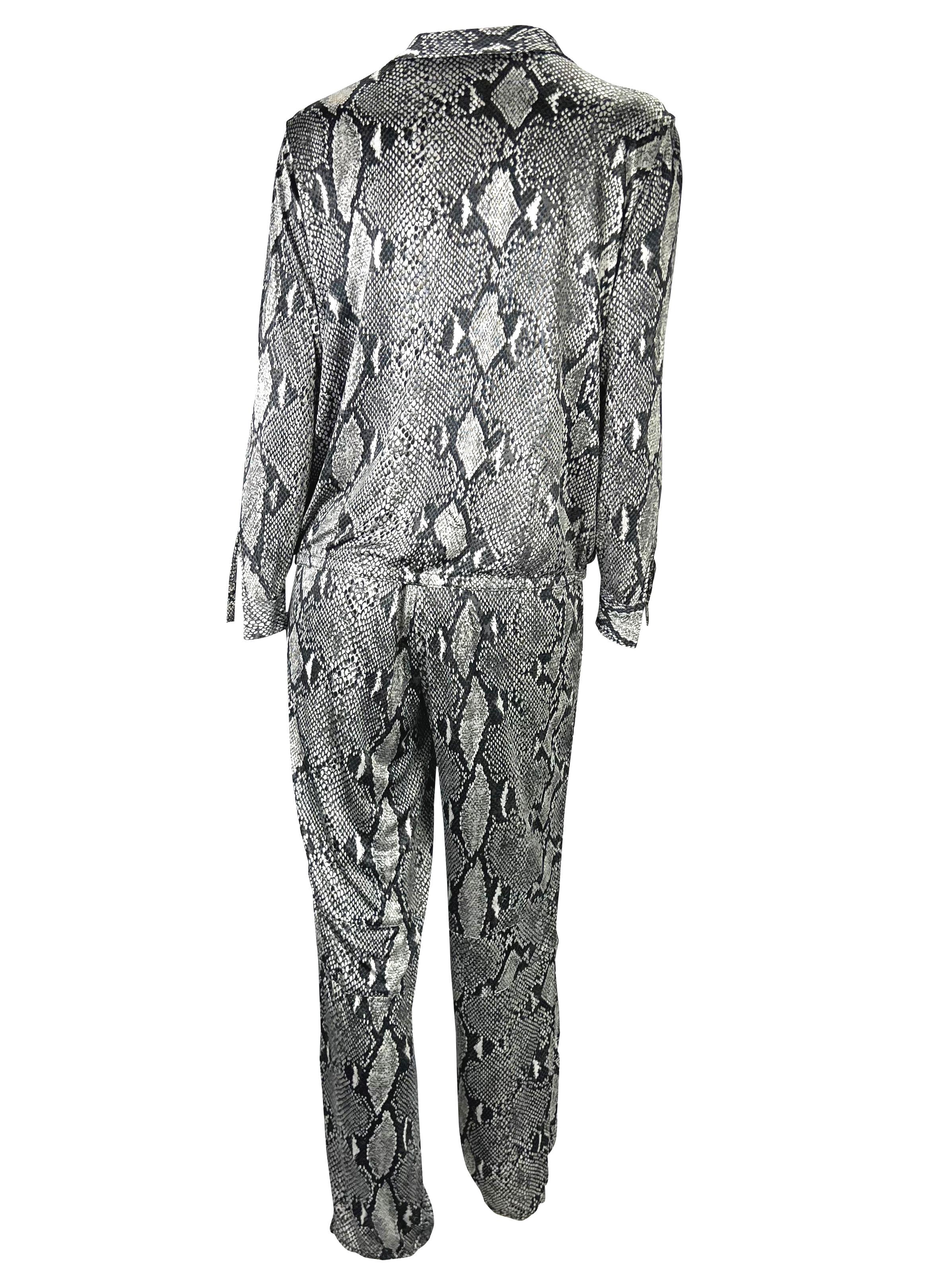 S/S 2000 Gucci by Tom Ford Black White Snakeskin Logo Print Viscose Pant Set For Sale 3