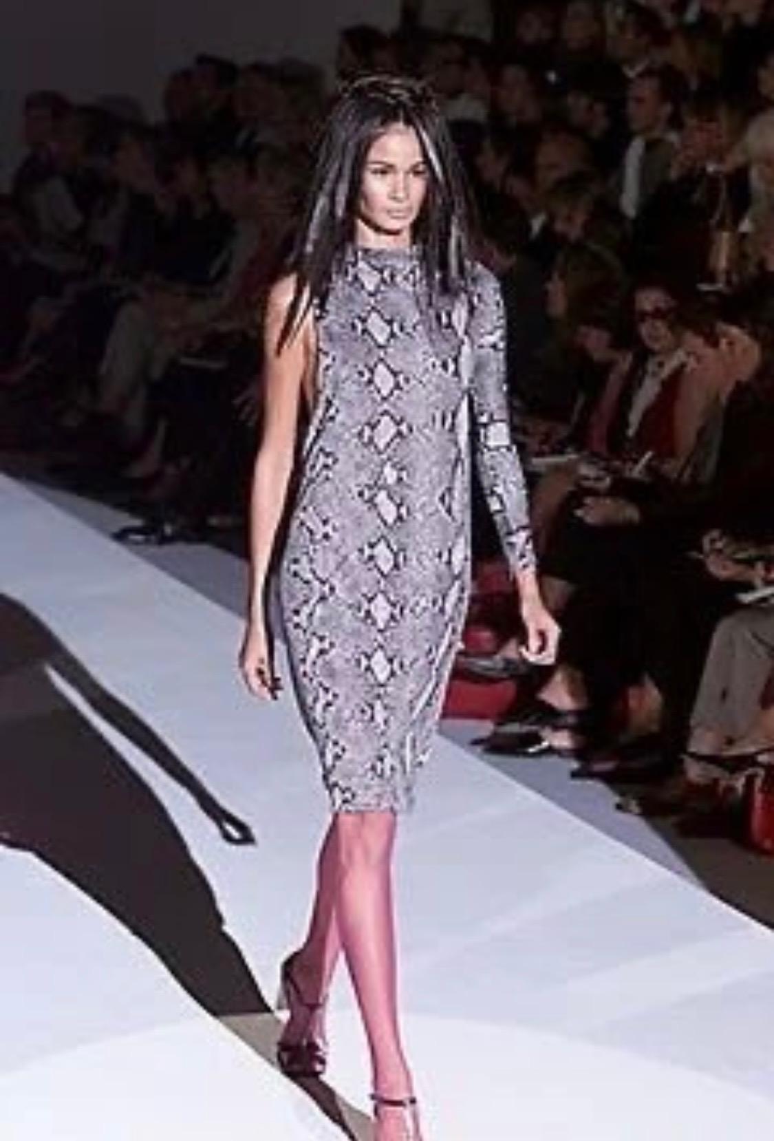 Women's S/S 2000 Gucci by Tom Ford Grey Snake Print Asymmetric One Sleeve Dress For Sale