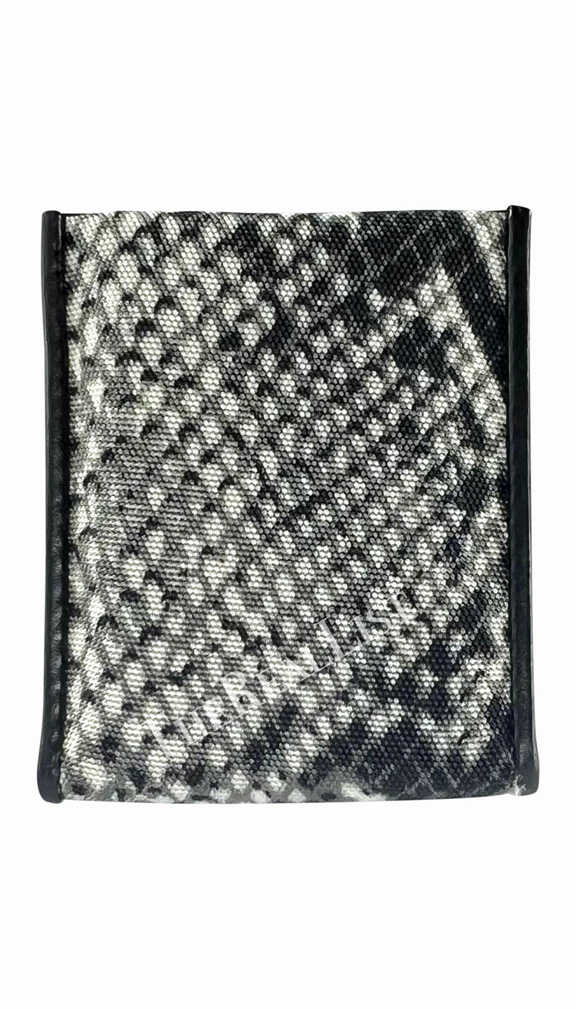 S/S 2000 Gucci by Tom Ford Grey Snake Print Condom Holder In Good Condition For Sale In West Hollywood, CA