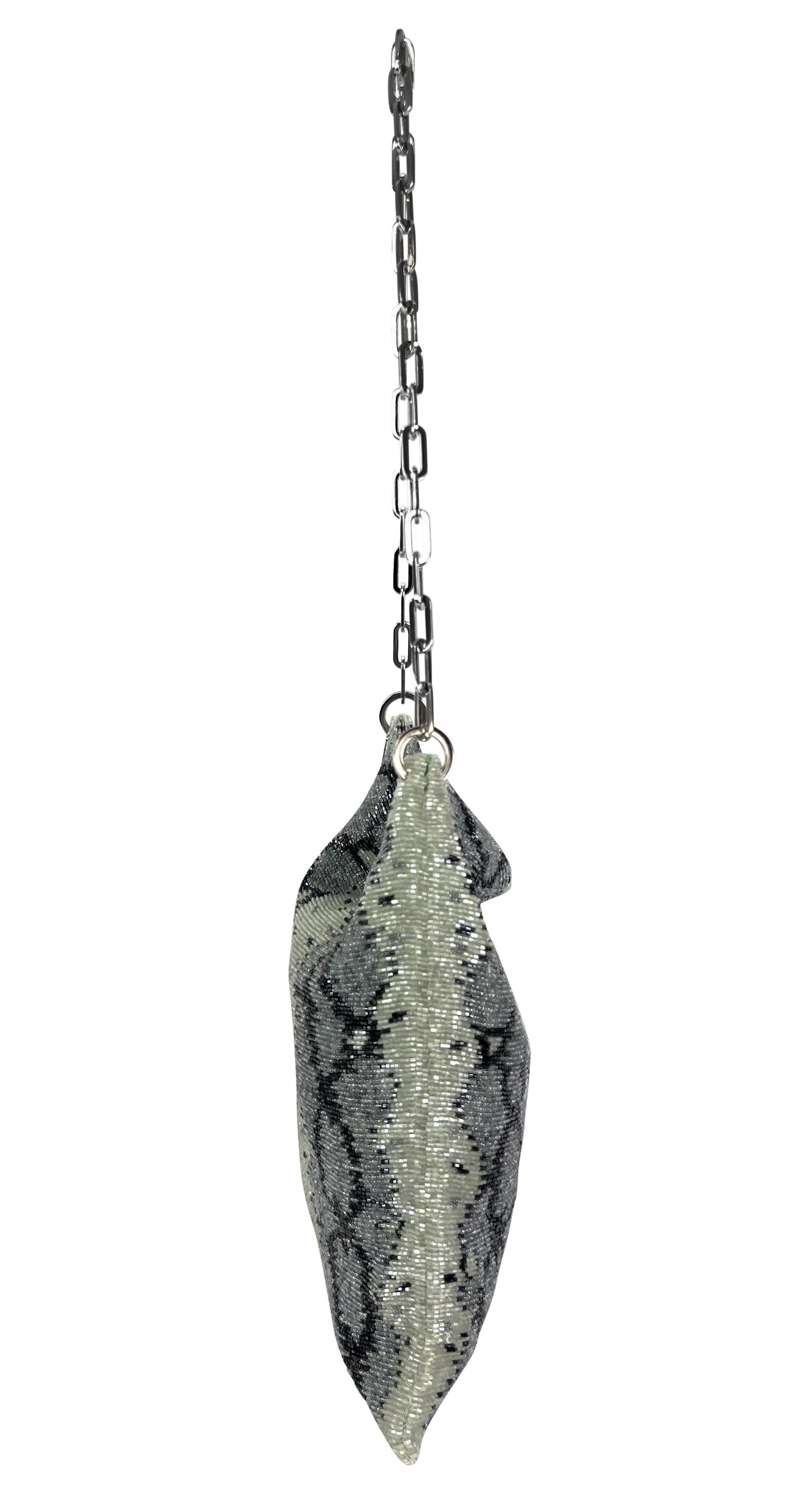 S/S 2000 Gucci by Tom Ford Grey Snake Pattern Beaded Chain Flat Shoulder Bag For Sale 1