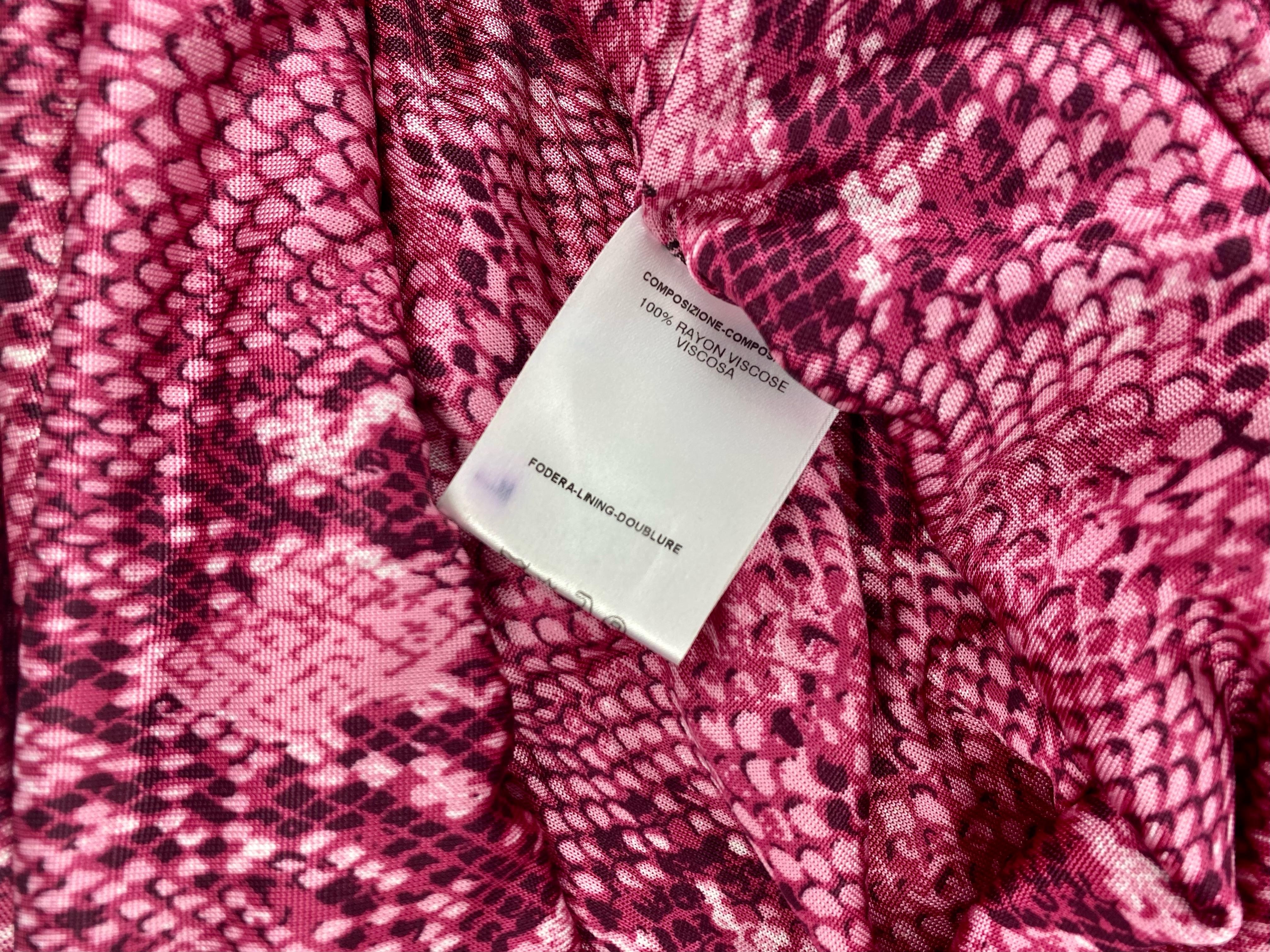 S/S 2000 Gucci by Tom Ford Vestido de tirantes en piel de viscosa con estampado de serpiente rosa en venta 3