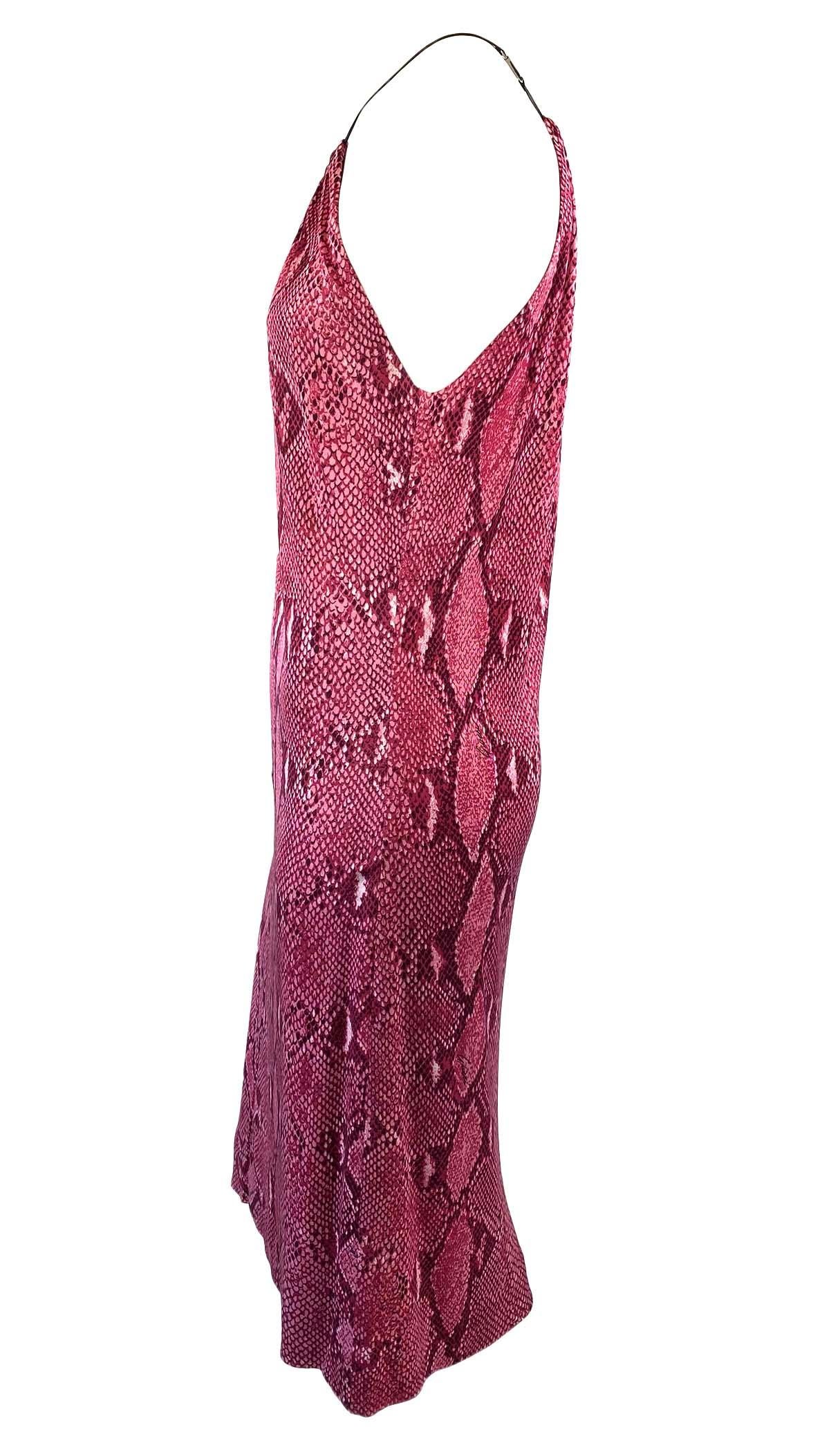 S/S 2000 Gucci by Tom Ford Vestido de tirantes en piel de viscosa con estampado de serpiente rosa en Bueno estado para la venta en West Hollywood, CA