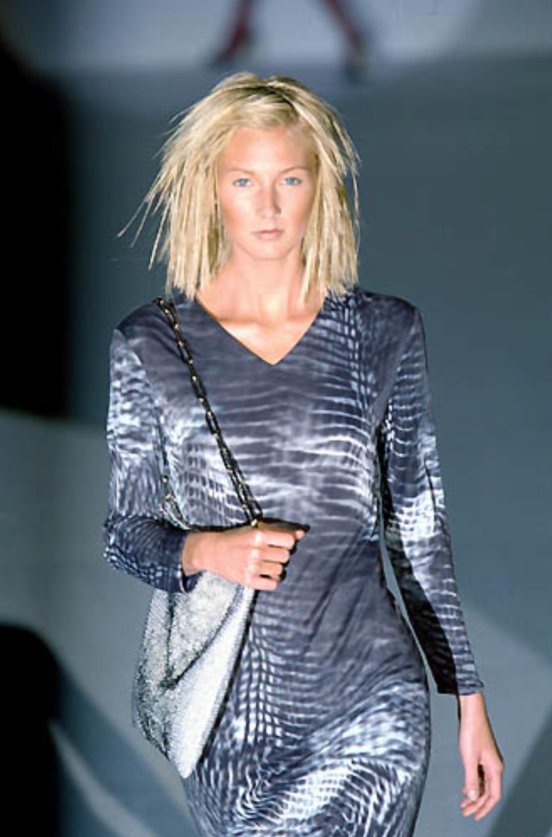 S/S 2000 Gucci by Tom Ford Runway Vestido de viscosa con estampado abstracto y cuello en V Negro en venta