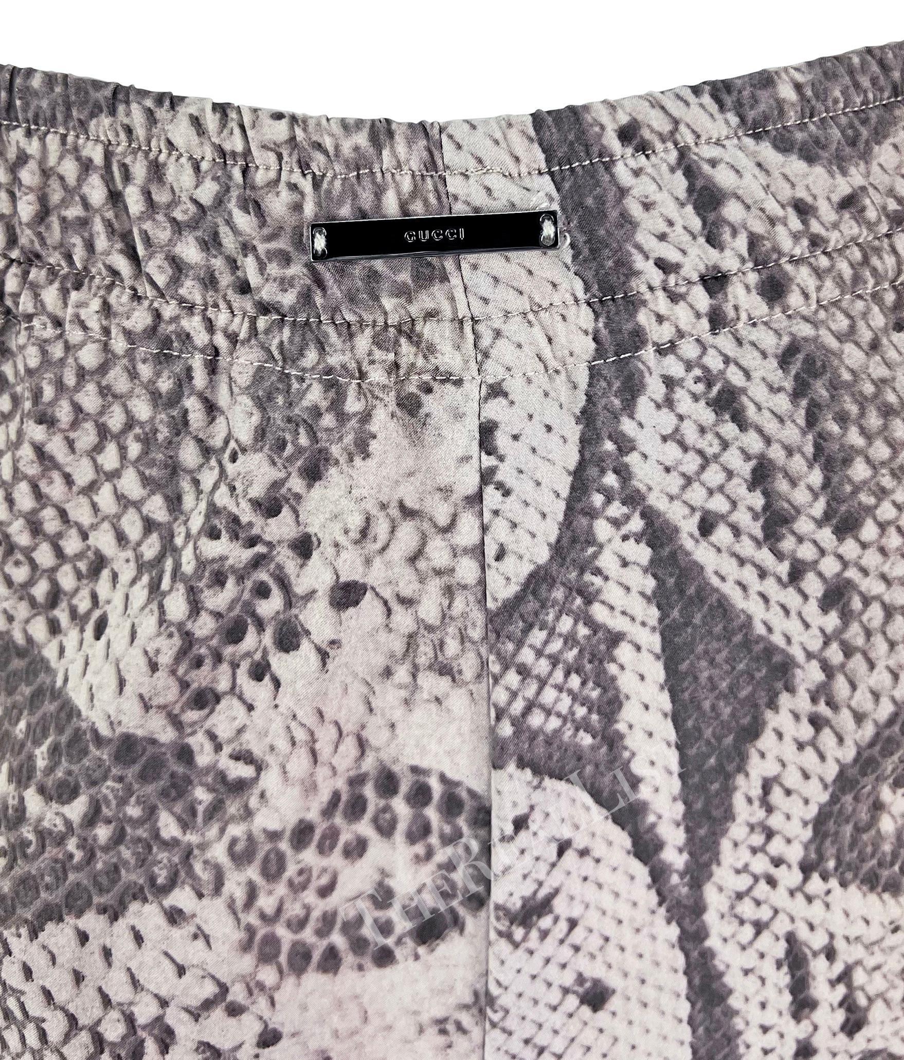 S/S 2000 Gucci by Tom Ford Runway Mini short imprimé peau de serpent en vente 5