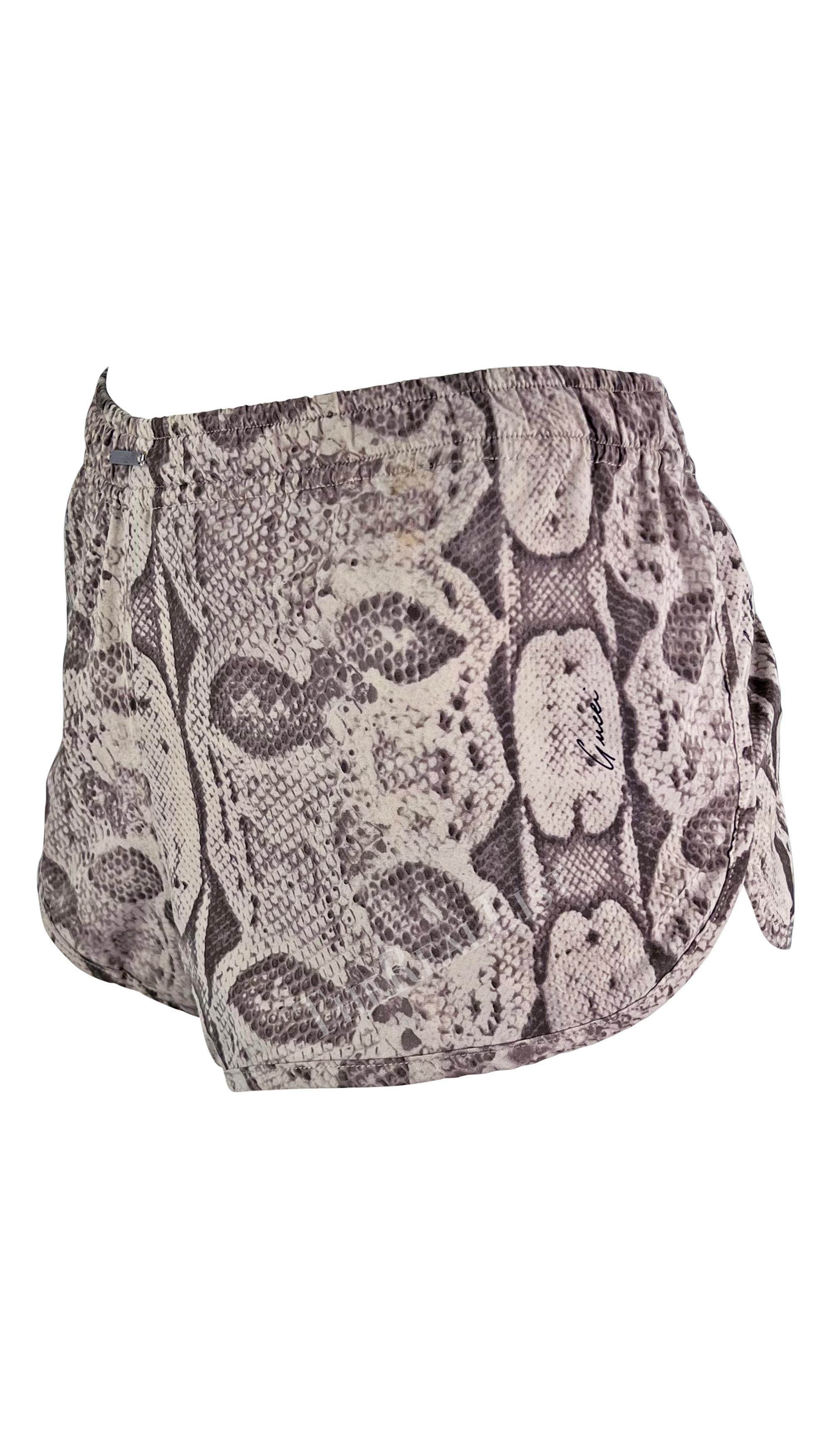 S/S 2000 Gucci by Tom Ford Runway Mini short imprimé peau de serpent en vente 7