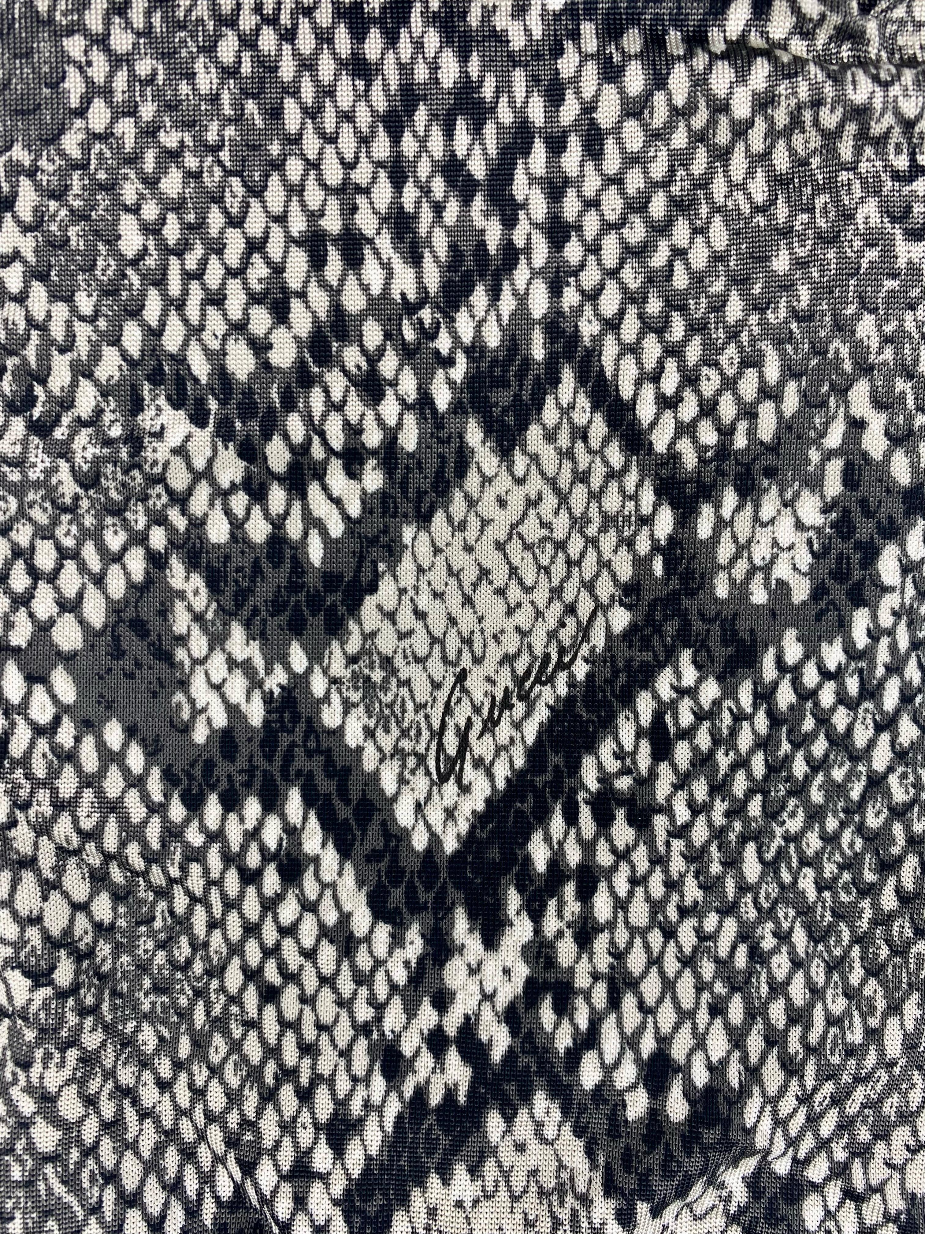 Gucci par Tom Ford - Robe plongeante à bretelles en cuir et viscose imprimé serpent, P/E 2000 en vente 5