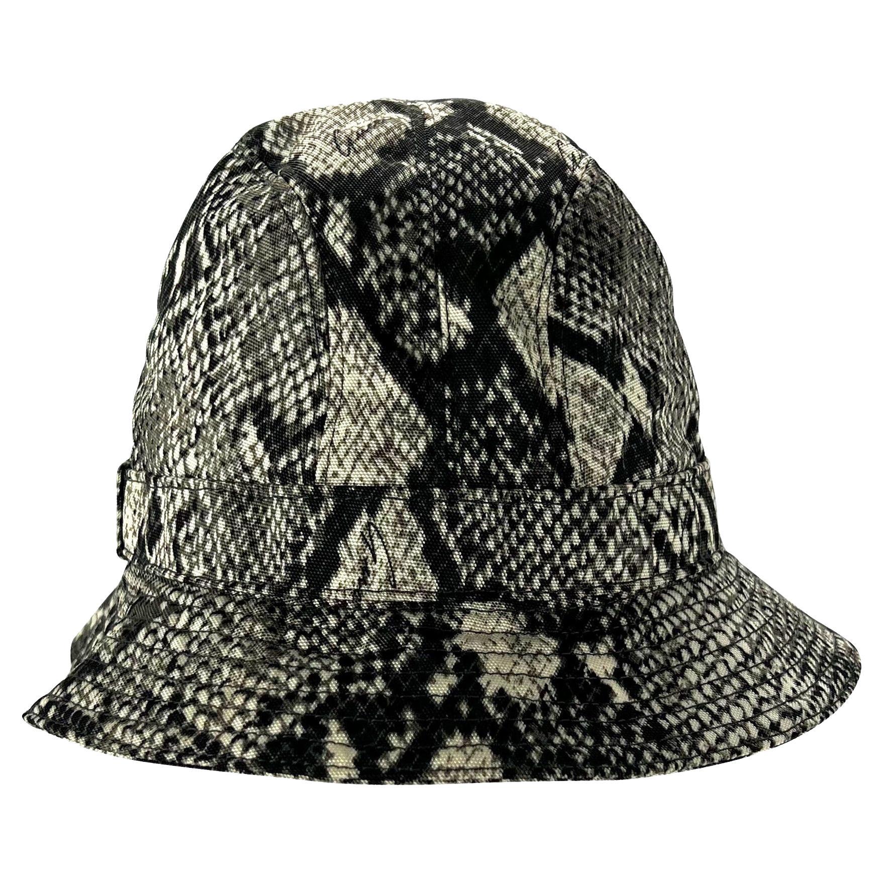 Black S/S 2000 Gucci by Tom Ford Snakeskin Print Grey Nylon Bucket Hat For Sale