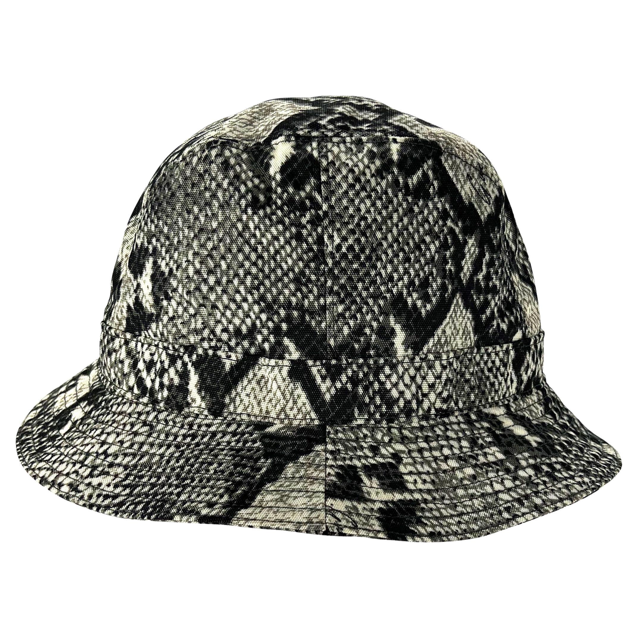 S/S 2000 Gucci by Tom Ford Snakeskin Print Grey Nylon Bucket Hat In Excellent Condition For Sale In Philadelphia, PA