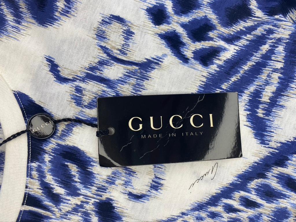 Gray NWT S/S 2000 Gucci by Tom Ford White Navy Havana Logo Print Cotton T-Shirt For Sale