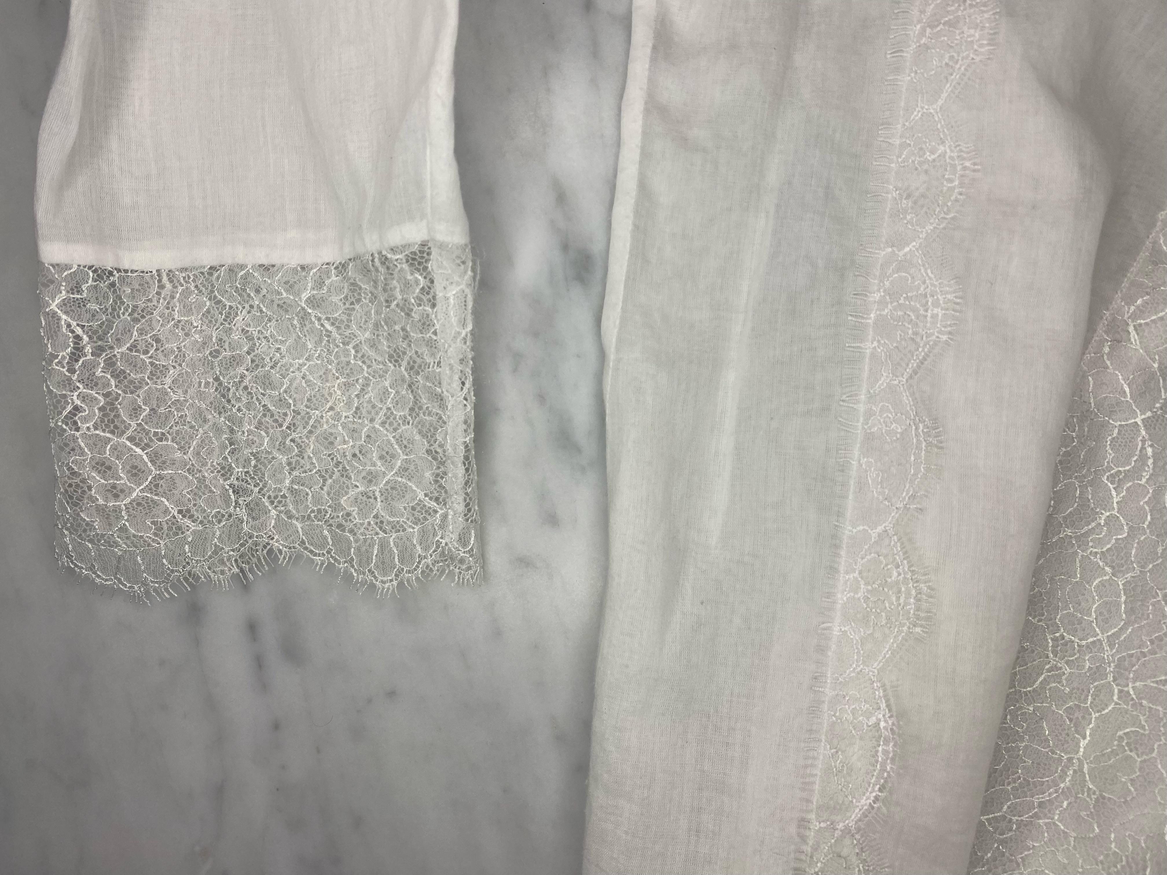 S/S 2000 Gucci by Tom Ford Túnica con Aplique de Encaje Blanco Transparente en venta 2