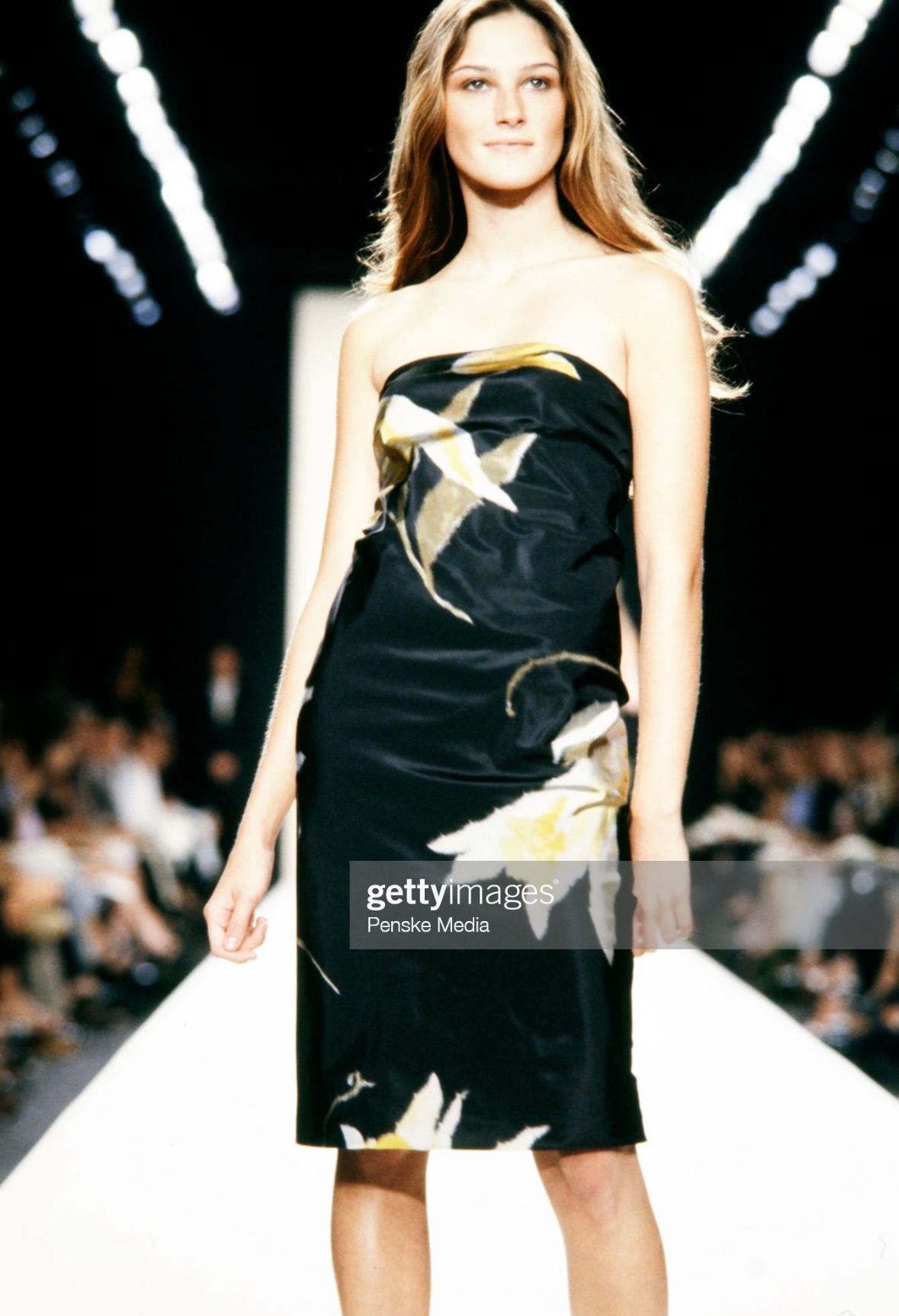Presenting a fabulous black floral Ralph Lauren Collection dress. From the Spring/Summer 2000 collection, this strapless tube style dress debuted on the season's runway as look 44, modeled by Haylynn Cohen. This gorgeous fitted strapless midi dress