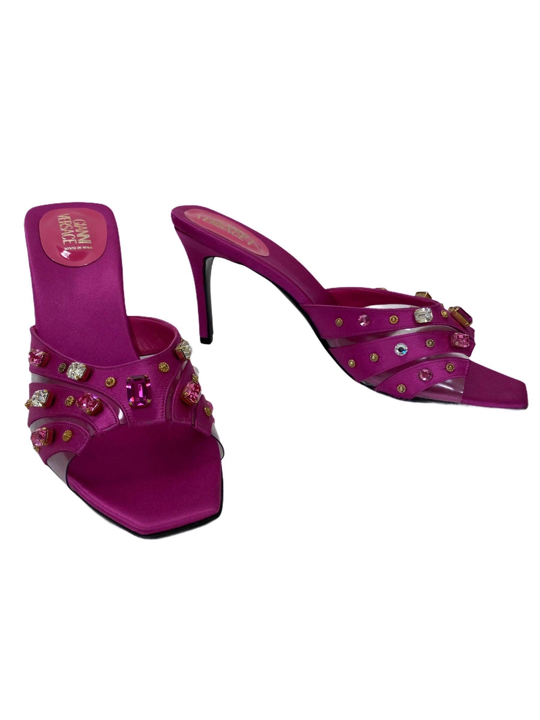 S/S 2000 Vintage Gianni Versace Crystal Embellished Pink Sandals 39.5 – 9.5 NWT For Sale 3