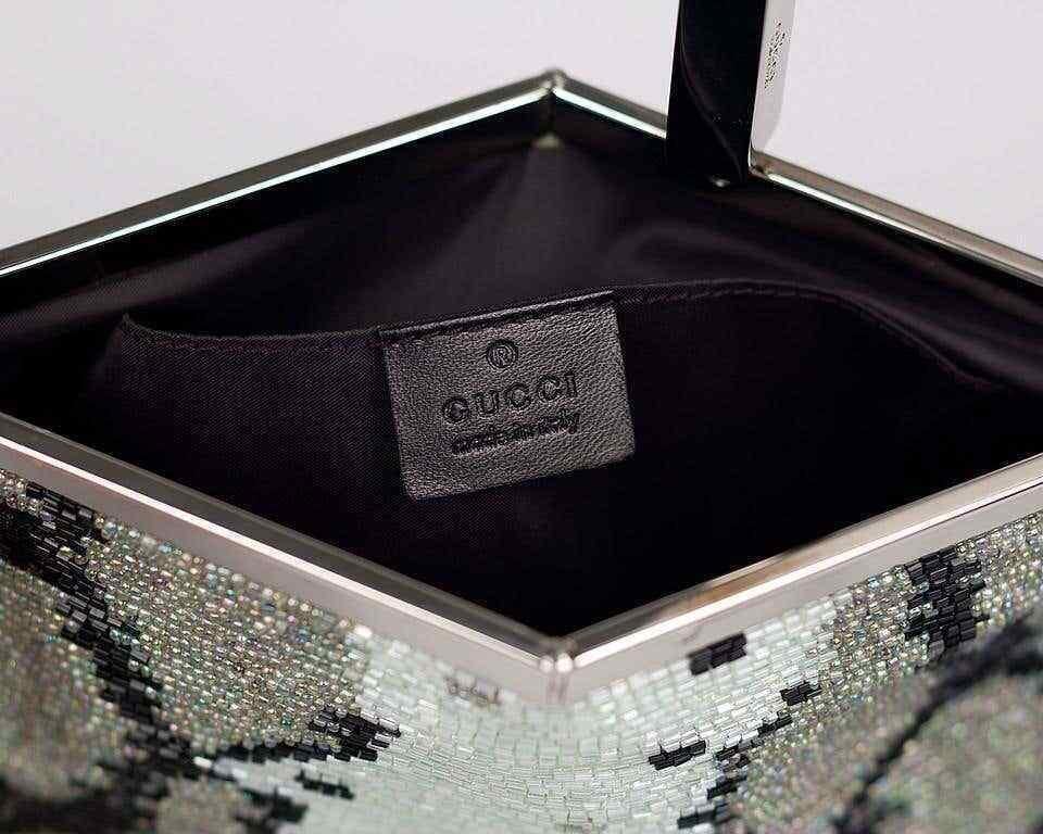 S/S 2000 Vintage Tom Ford For Gucci Beaded Evening Clutch Bag NWT For Sale 4