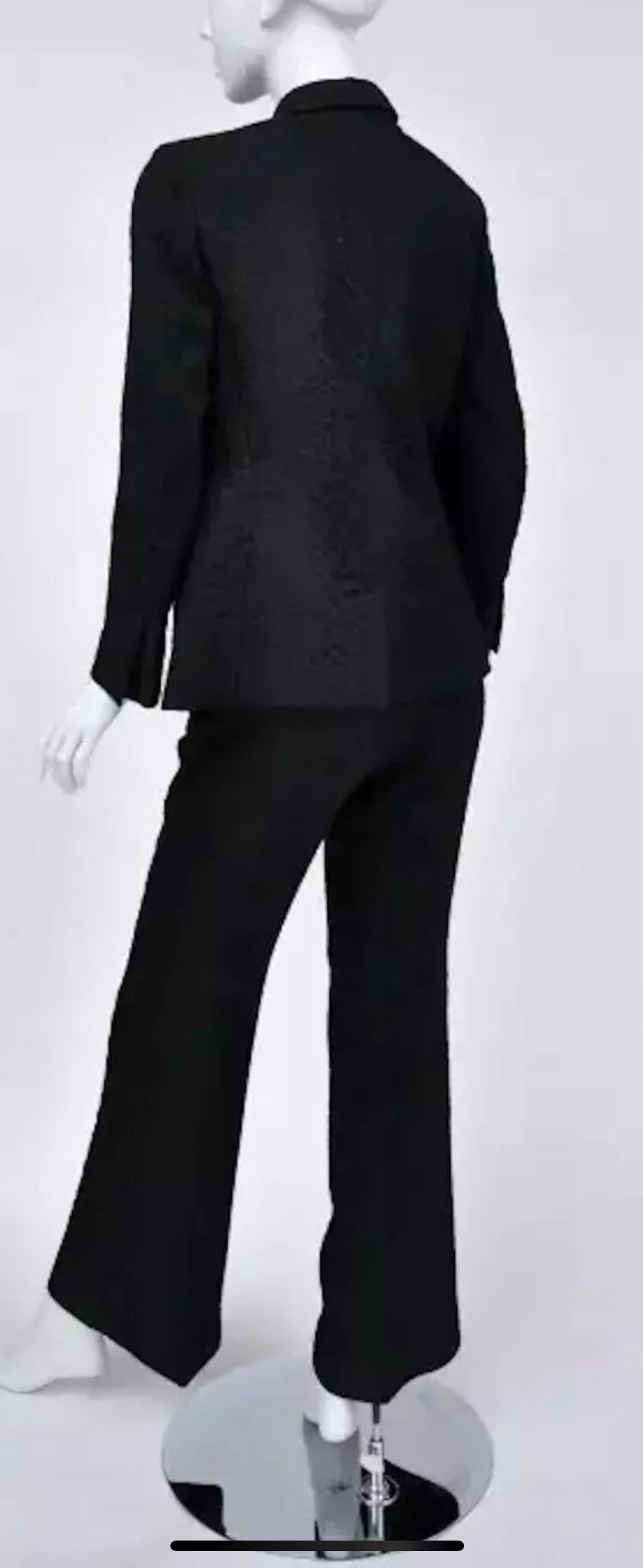 S/S 2000 Vintage Tom Ford for Gucci Crocodile textured Pant Suit with Pin 42 - 6 In Excellent Condition For Sale In Montgomery, TX