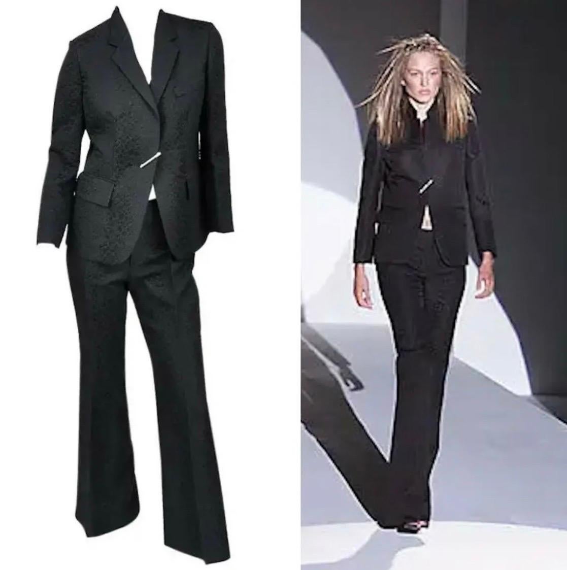 S/S 2000 Vintage Tom Ford for Gucci Crocodile textured Pant Suit with Pin 42 - 6 For Sale 2