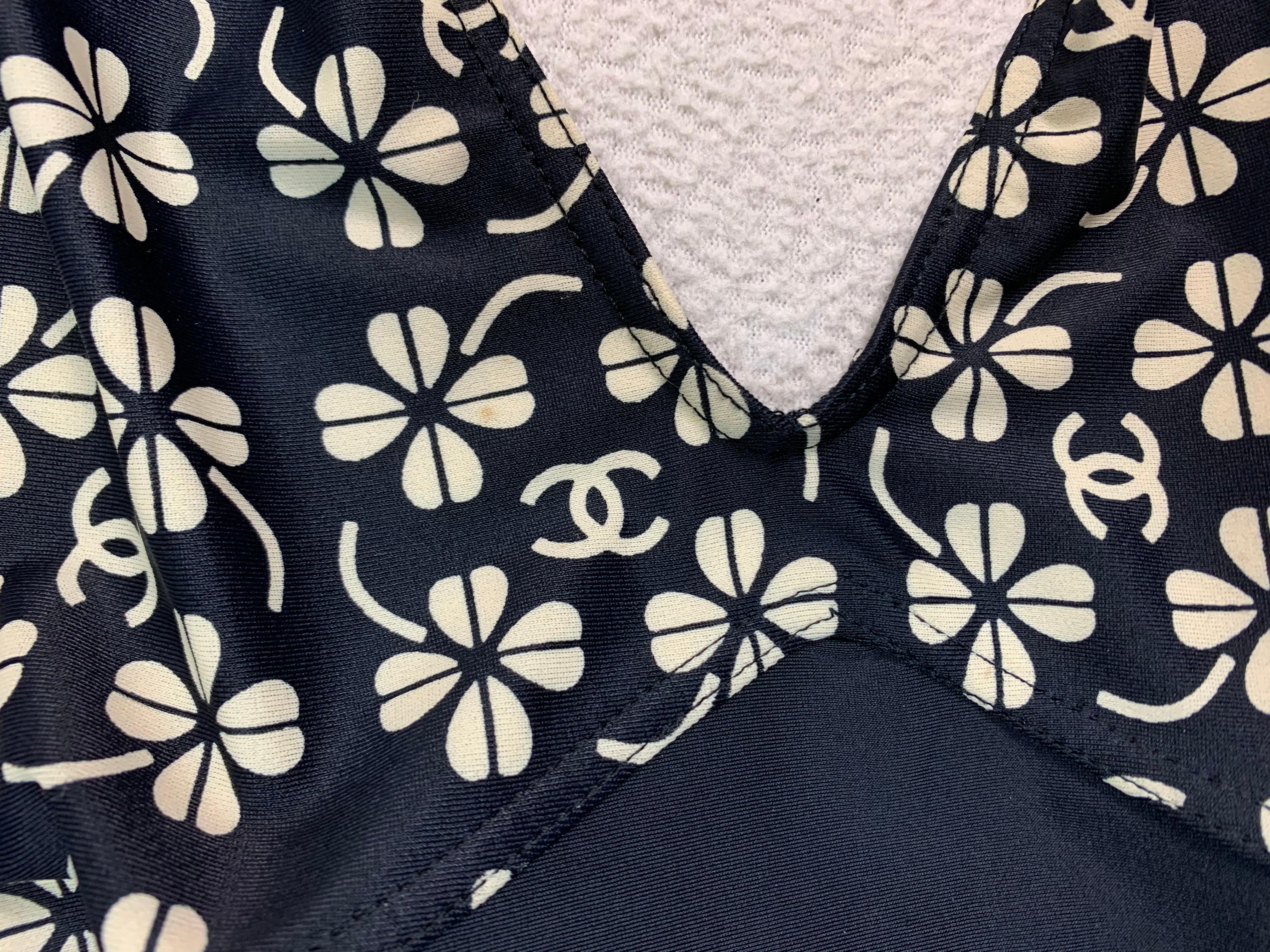 S/S 2001 Chanel Navy Blue & White Logo Shamrock Mermaid Pin-Up Dress In Good Condition In Yukon, OK